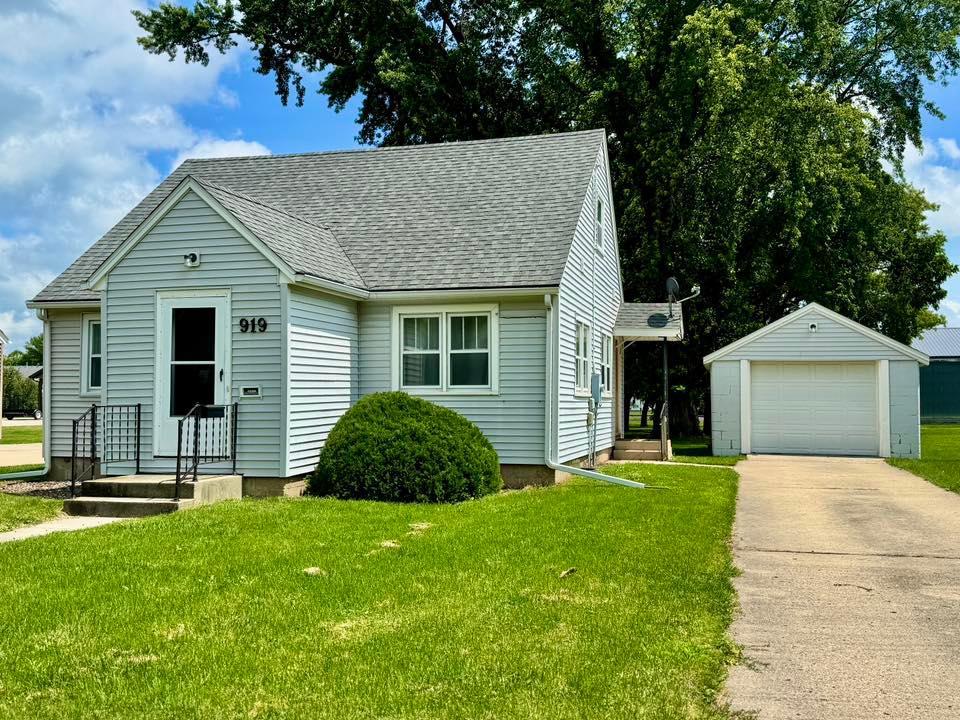 919 3rd Street SW