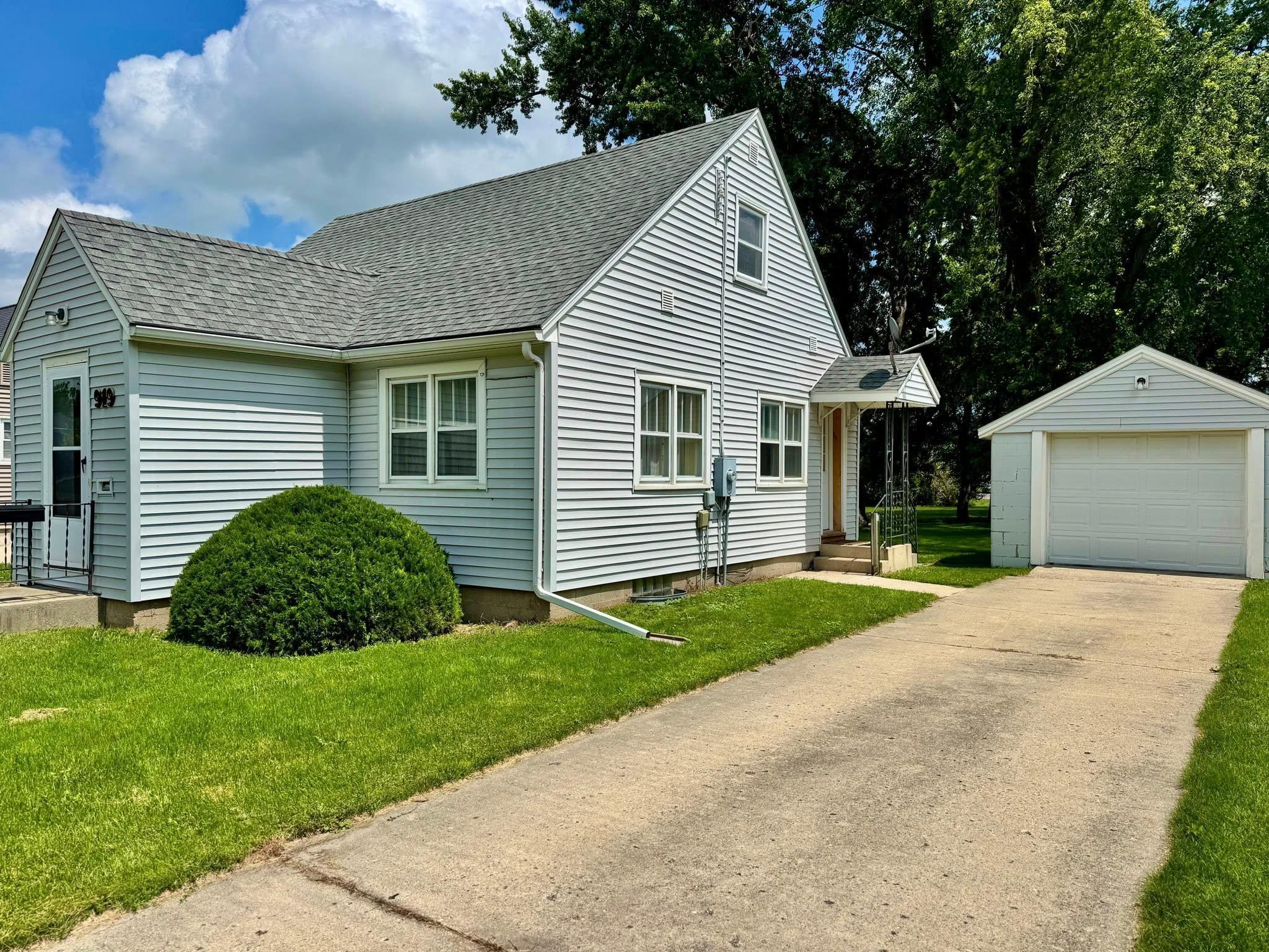 919 3rd Street SW