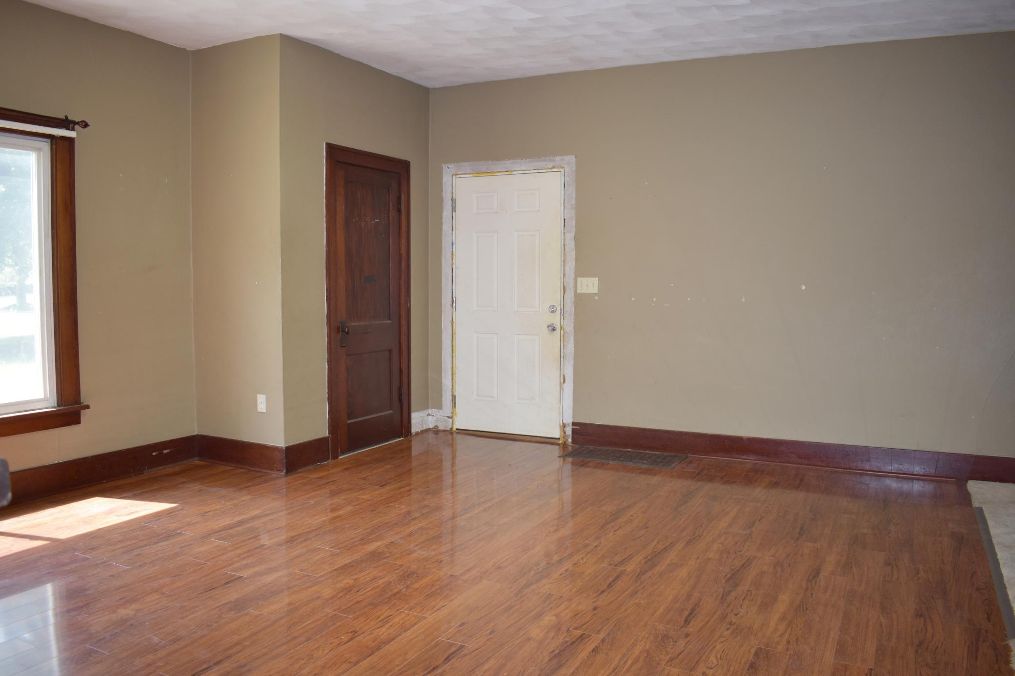 1003 S Elm Avenue