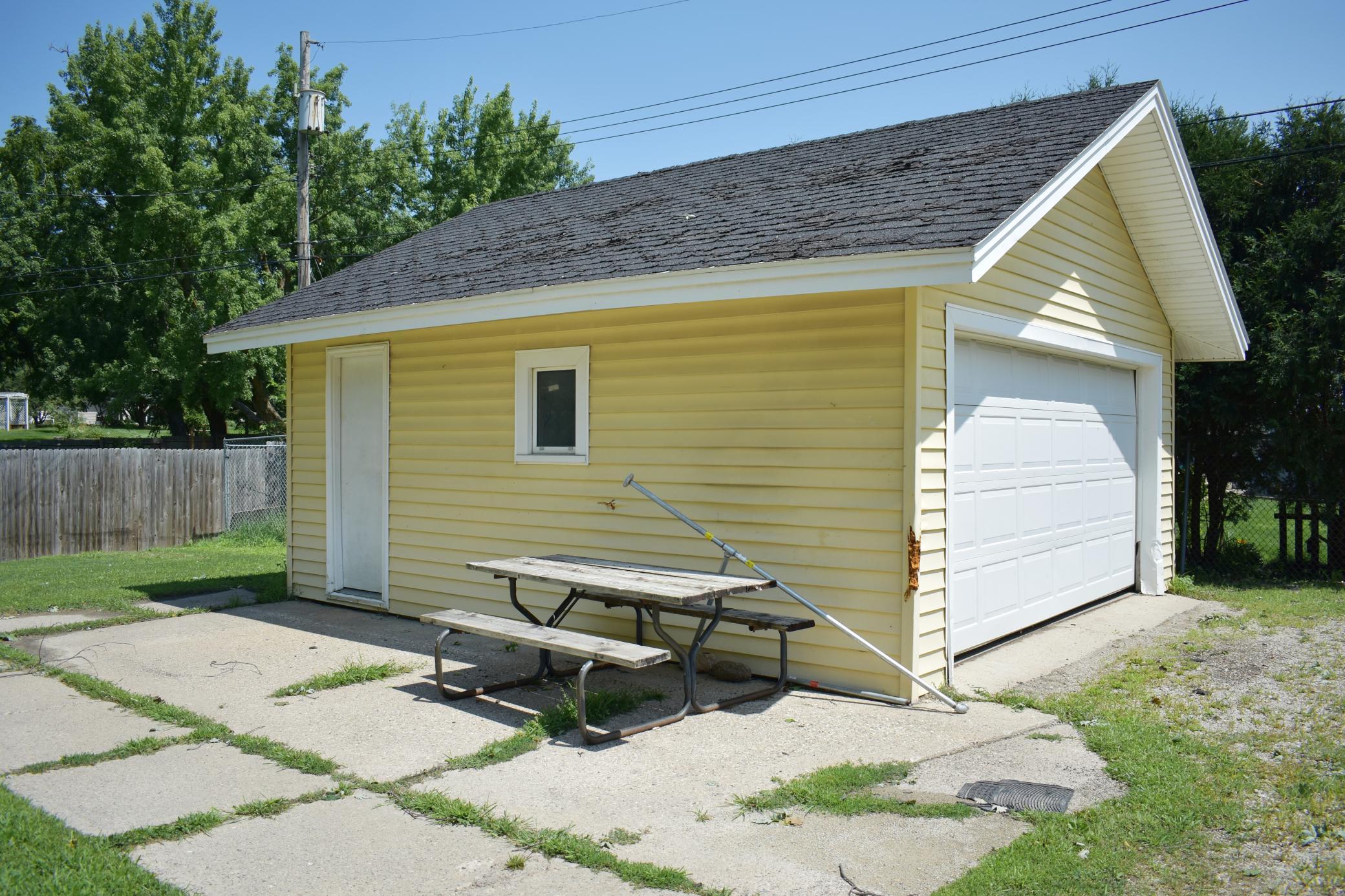 1003 S Elm Avenue