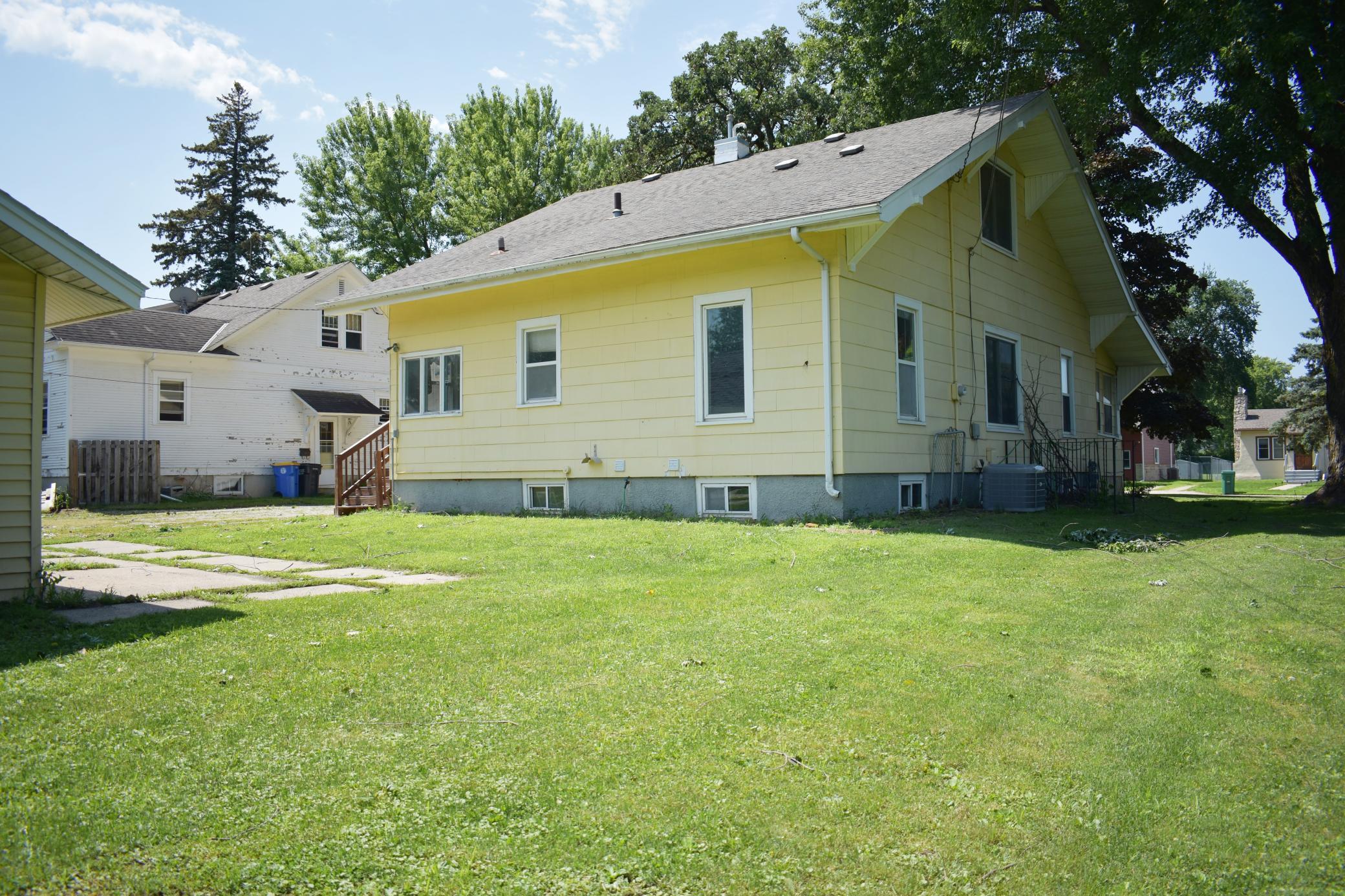 1003 S Elm Avenue