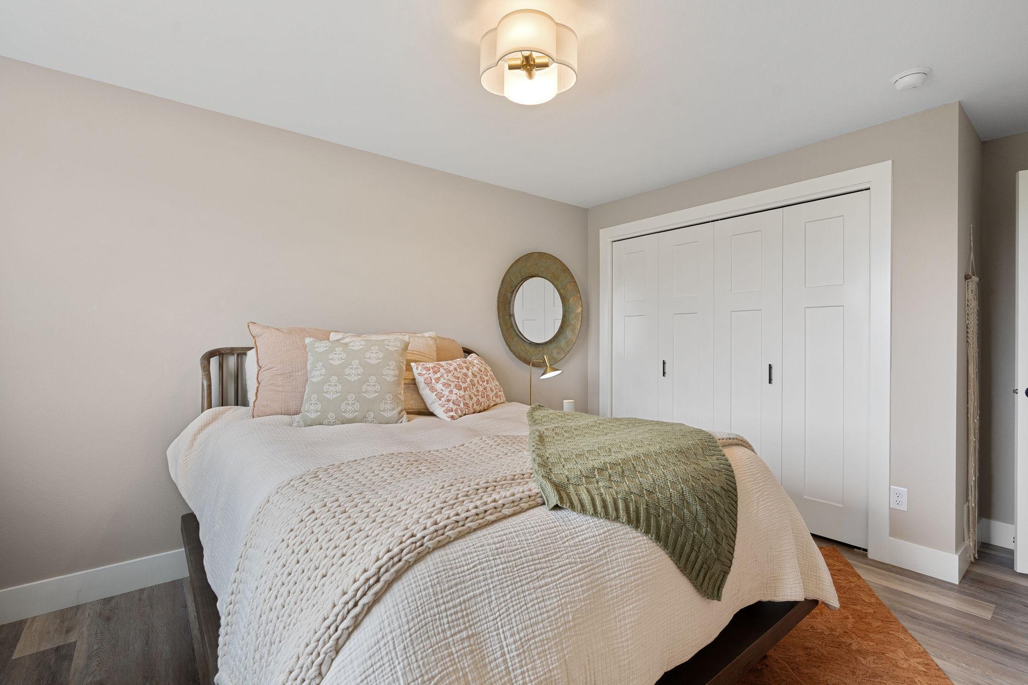 207 Bouldercrest Avenue NE