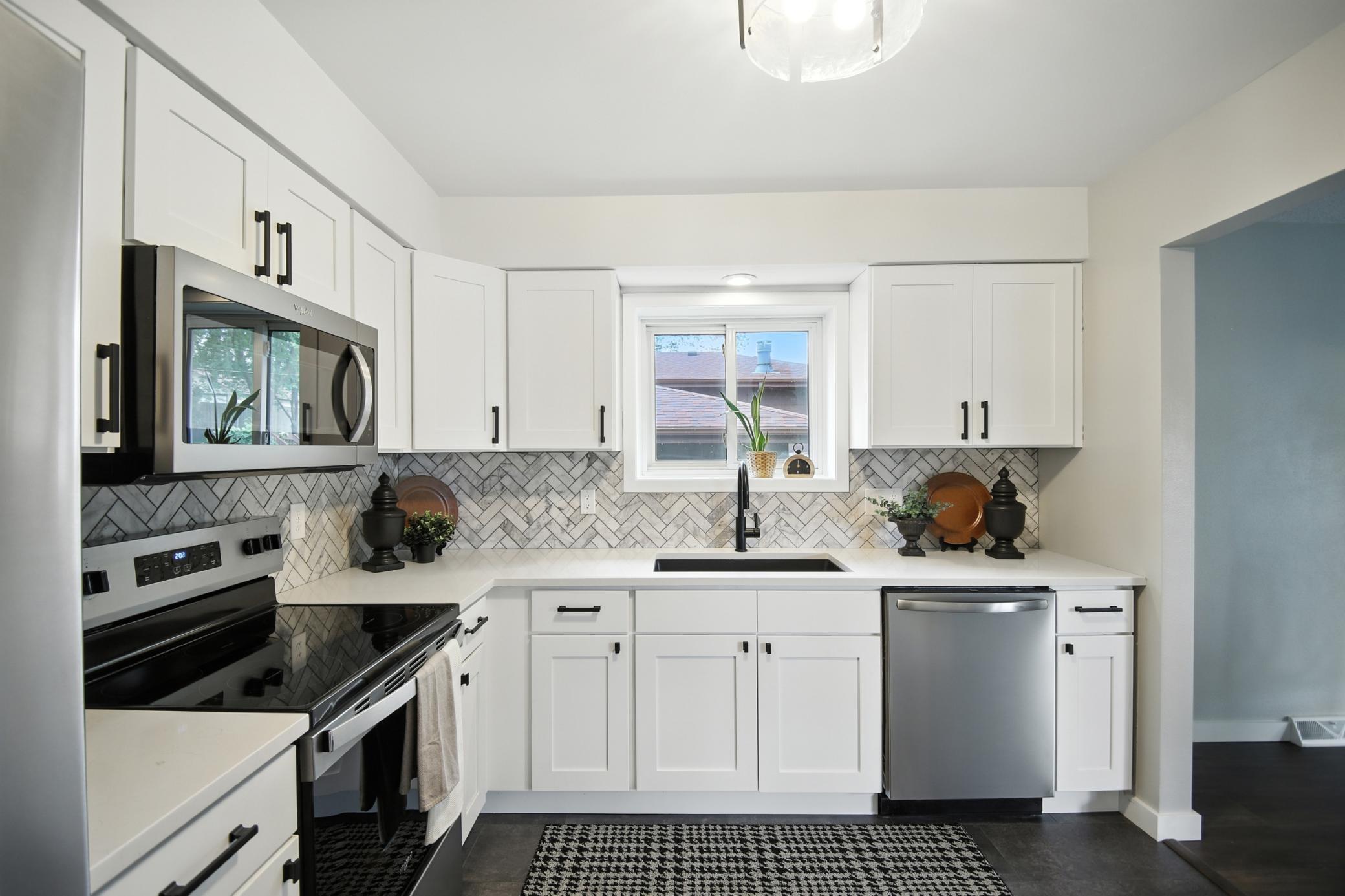 318 13th Street SW