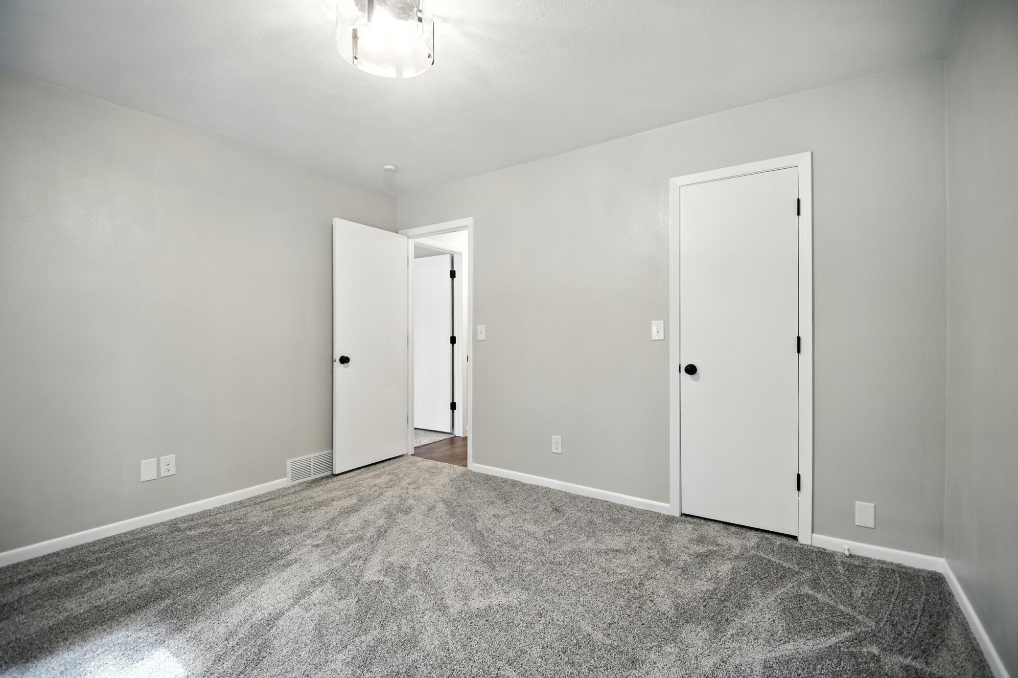 318 13th Street SW