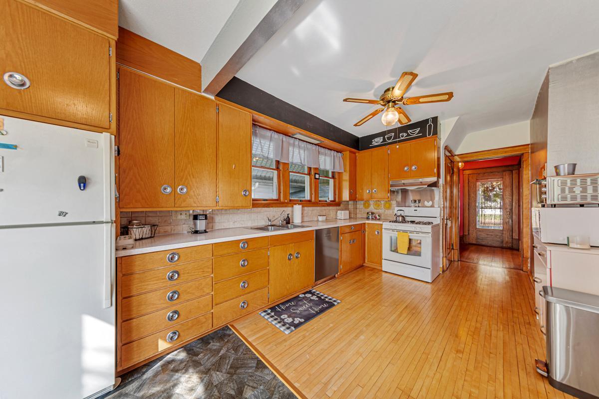 404 1st Street SW