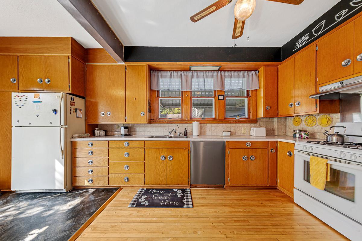 404 1st Street SW