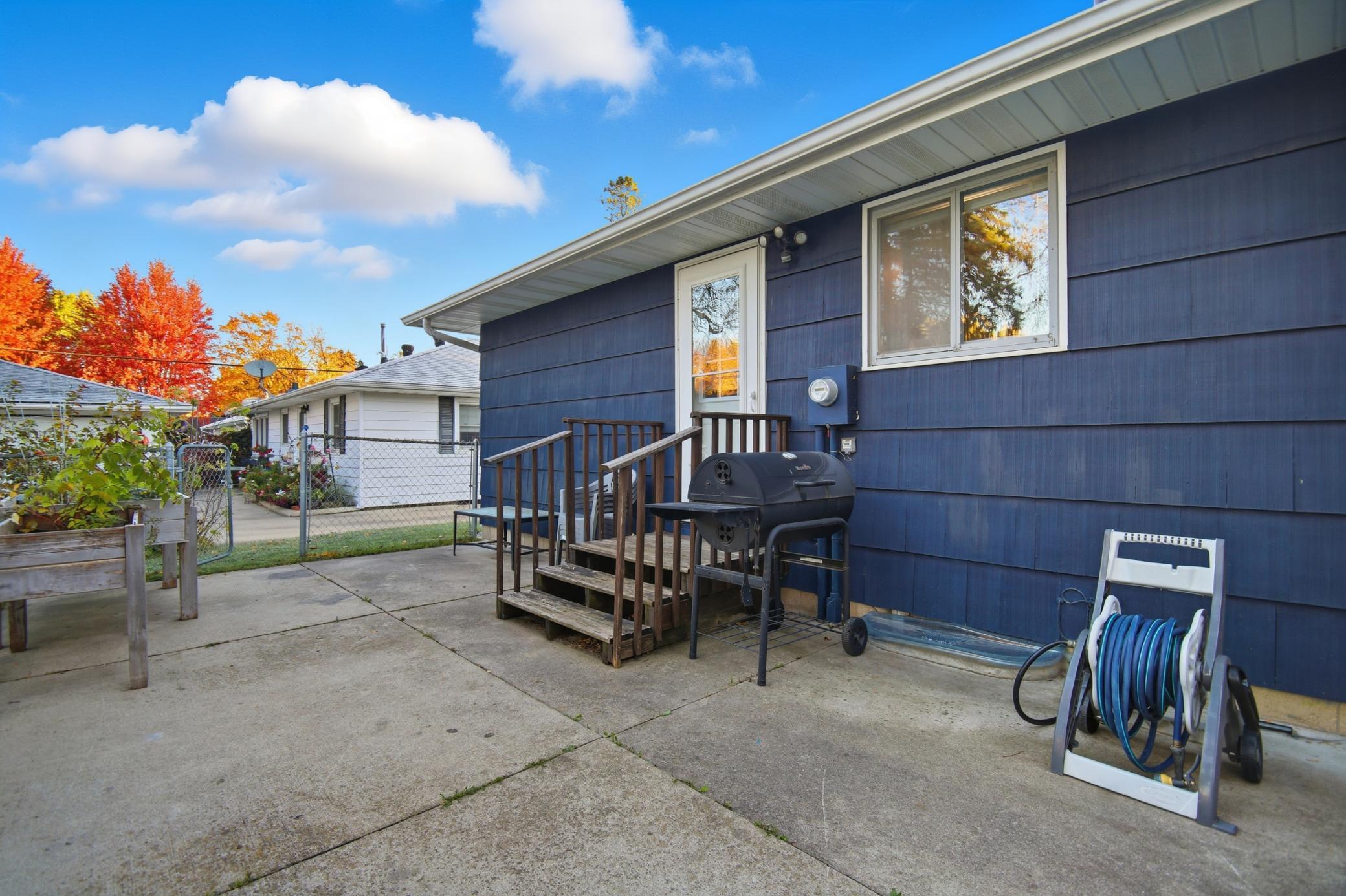 818 Lincoln Avenue