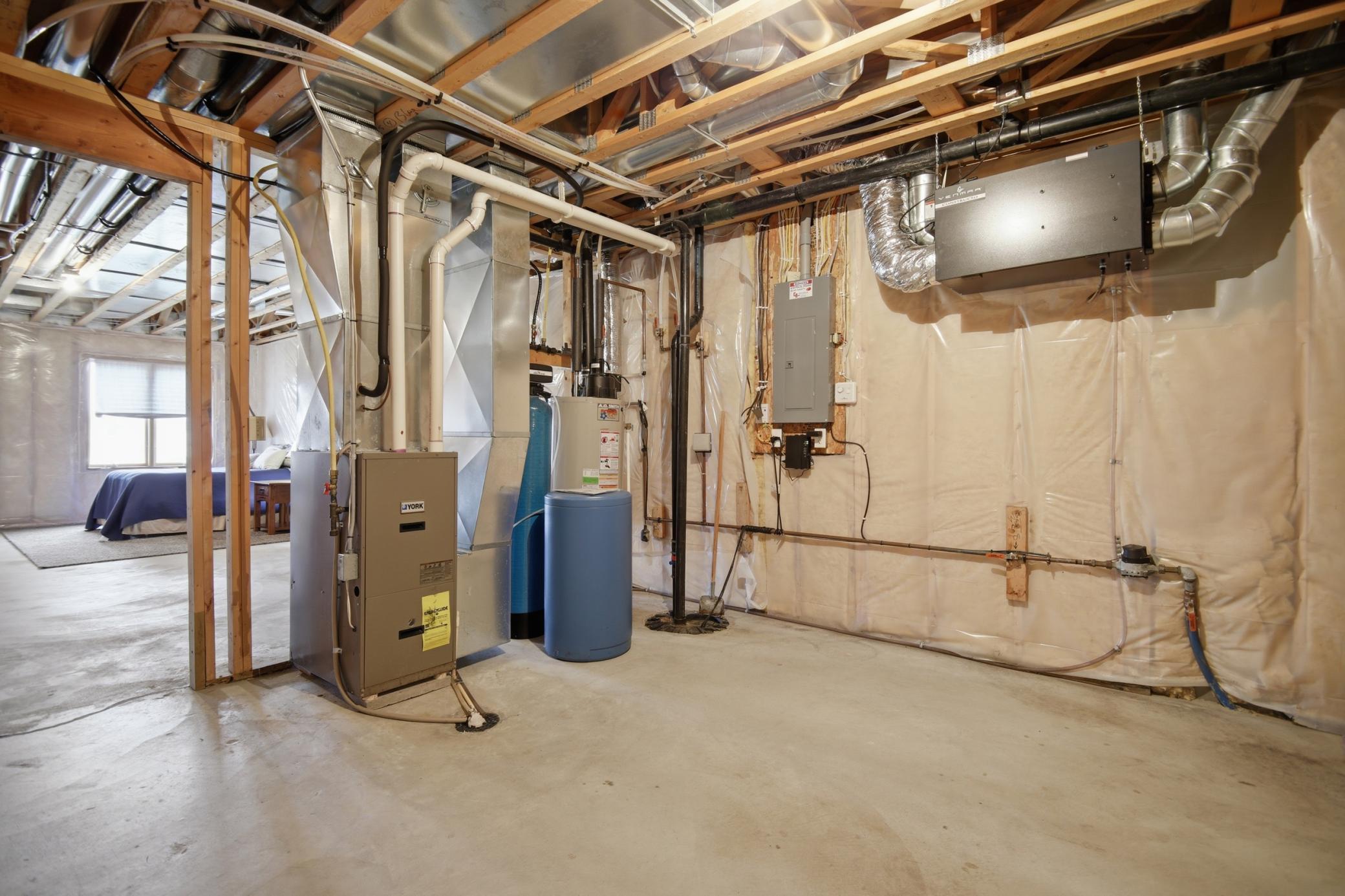 2877 Meadowview Lane NE