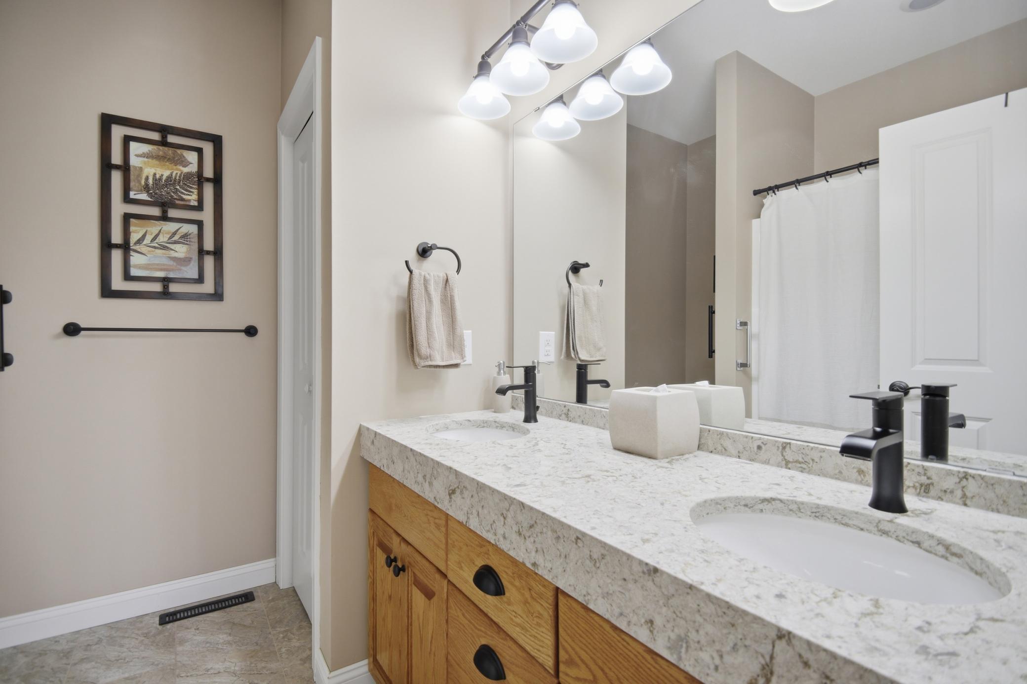 2877 Meadowview Lane NE