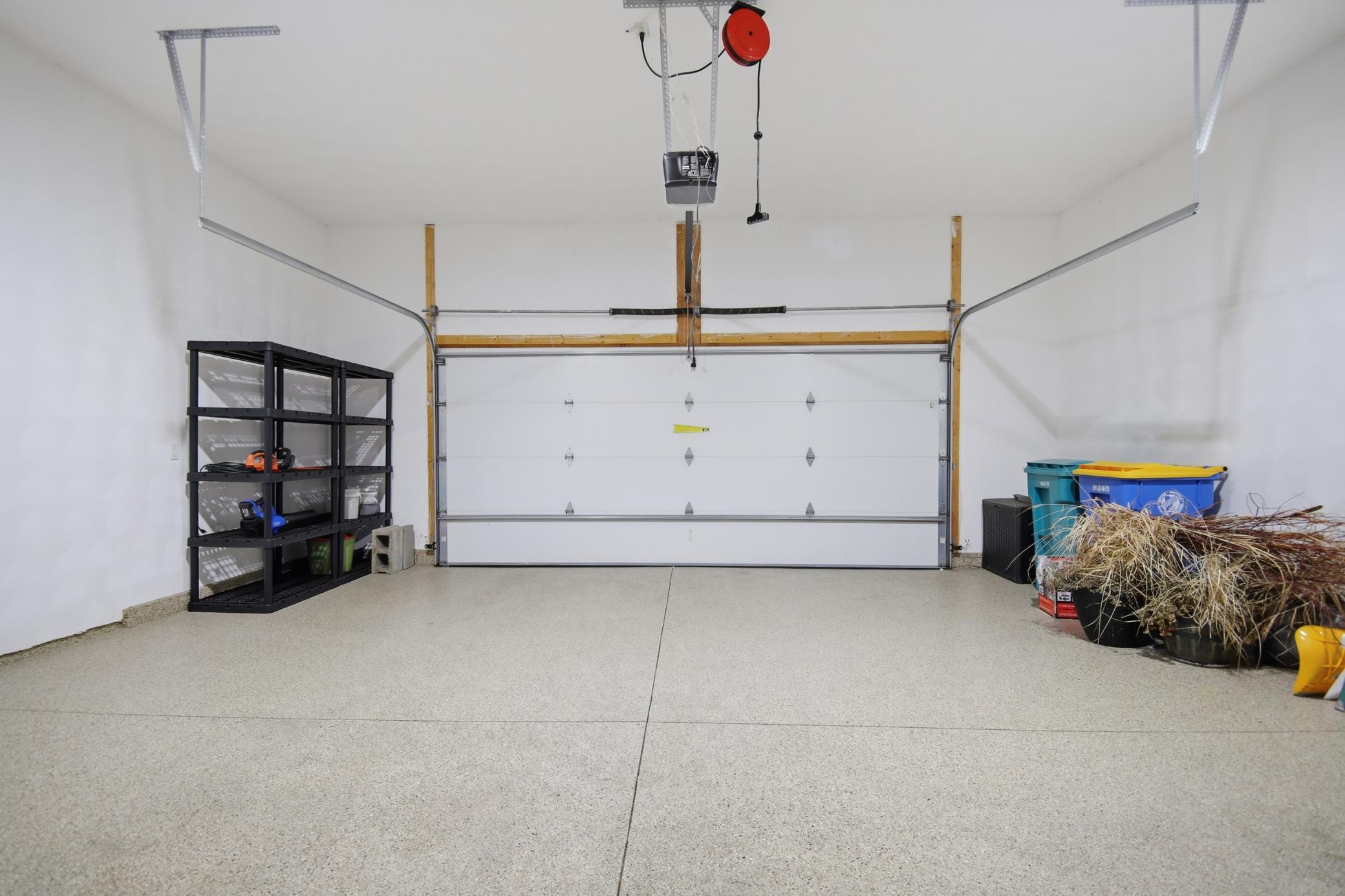 2877 Meadowview Lane NE