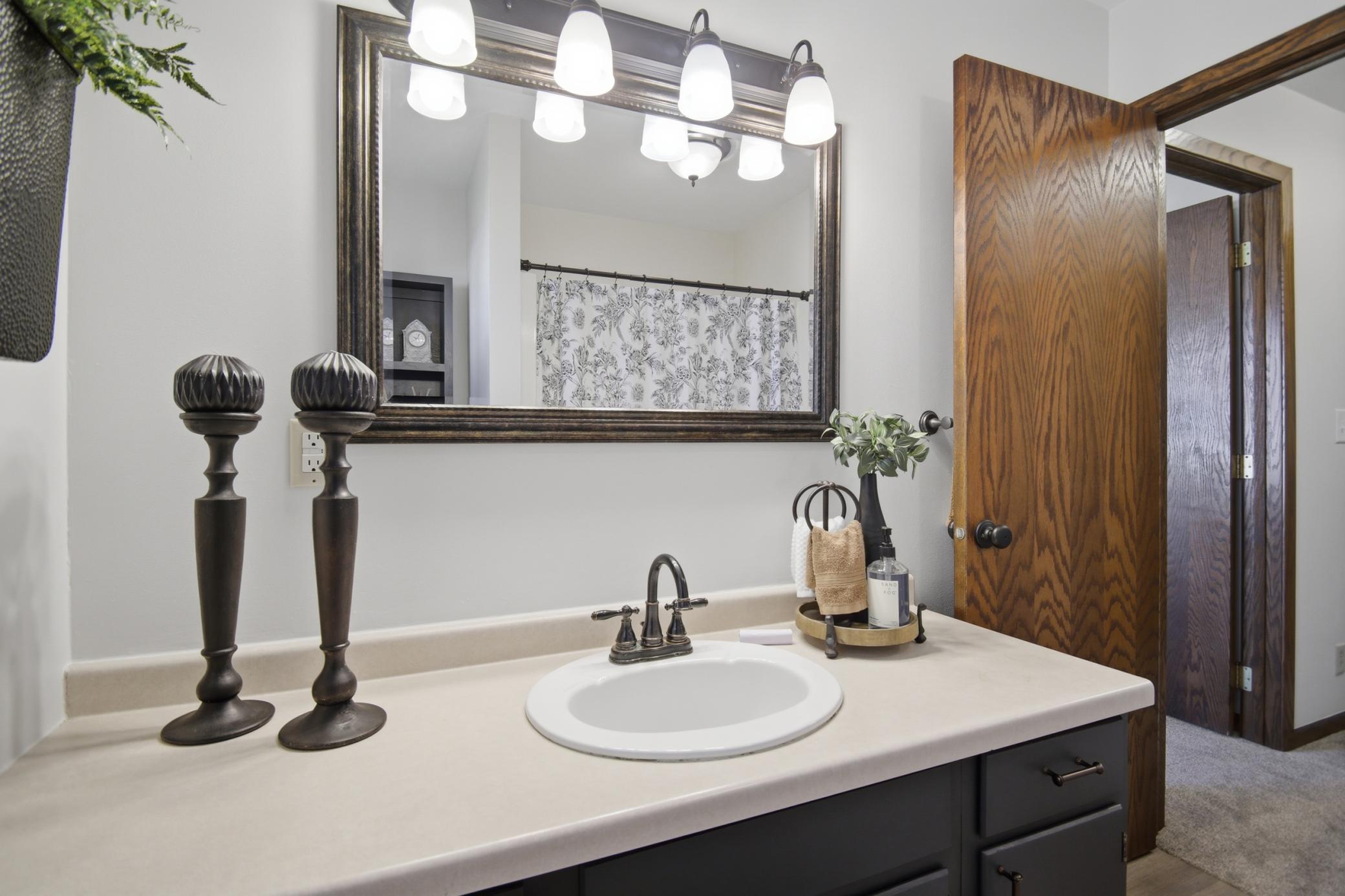 670 Lynwood Street SW