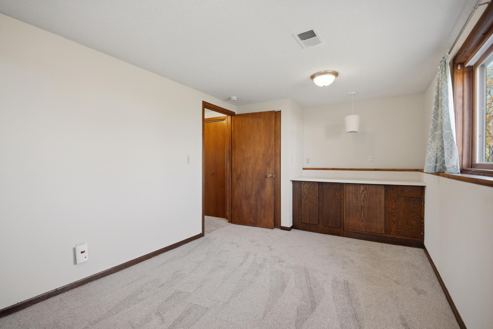 670 Lynwood Street SW