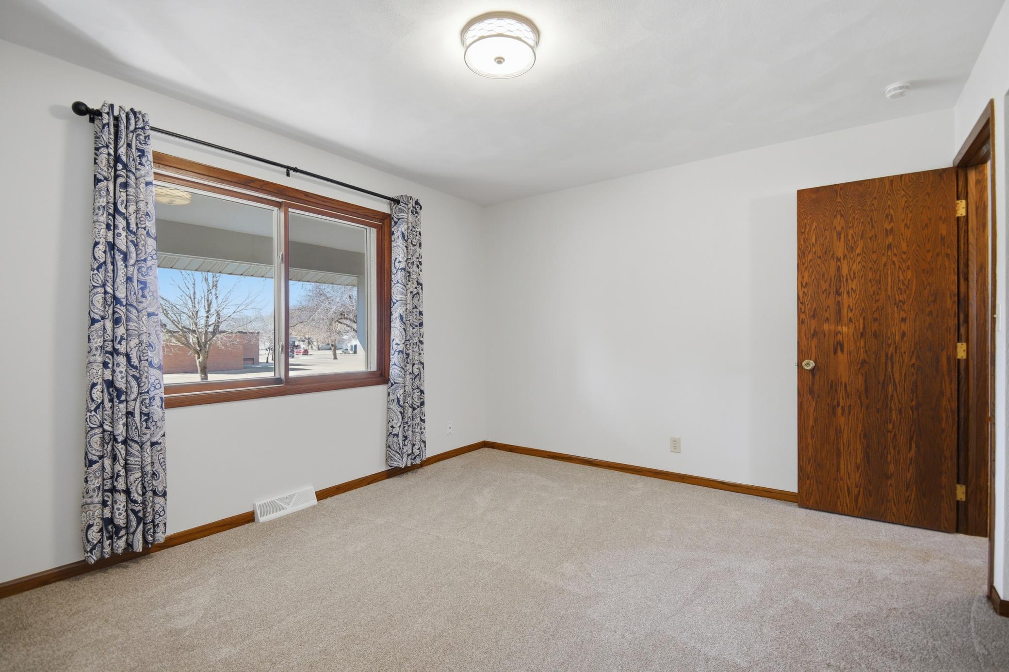 670 Lynwood Street SW