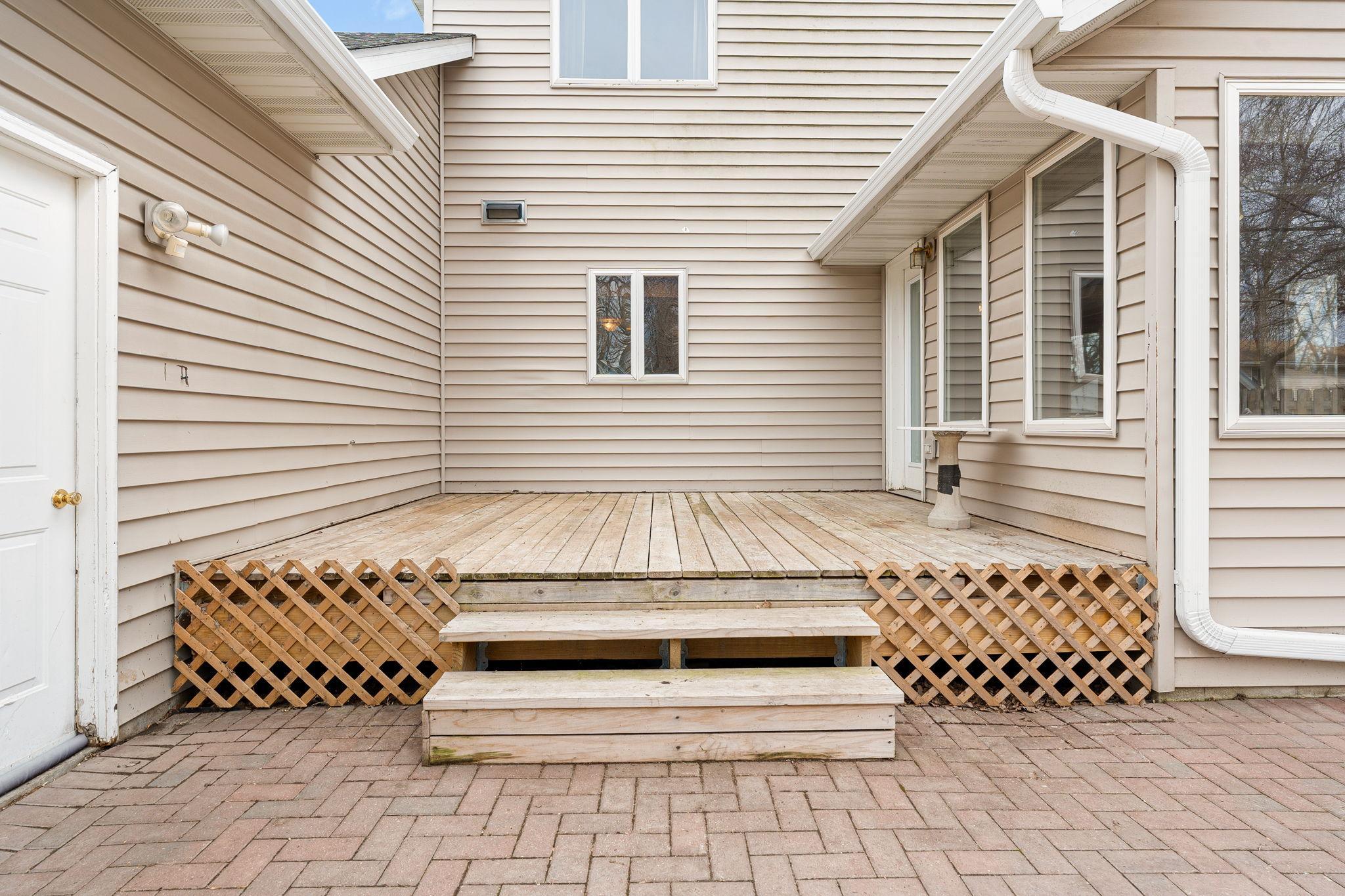 2050 Willow Ridge Place NE