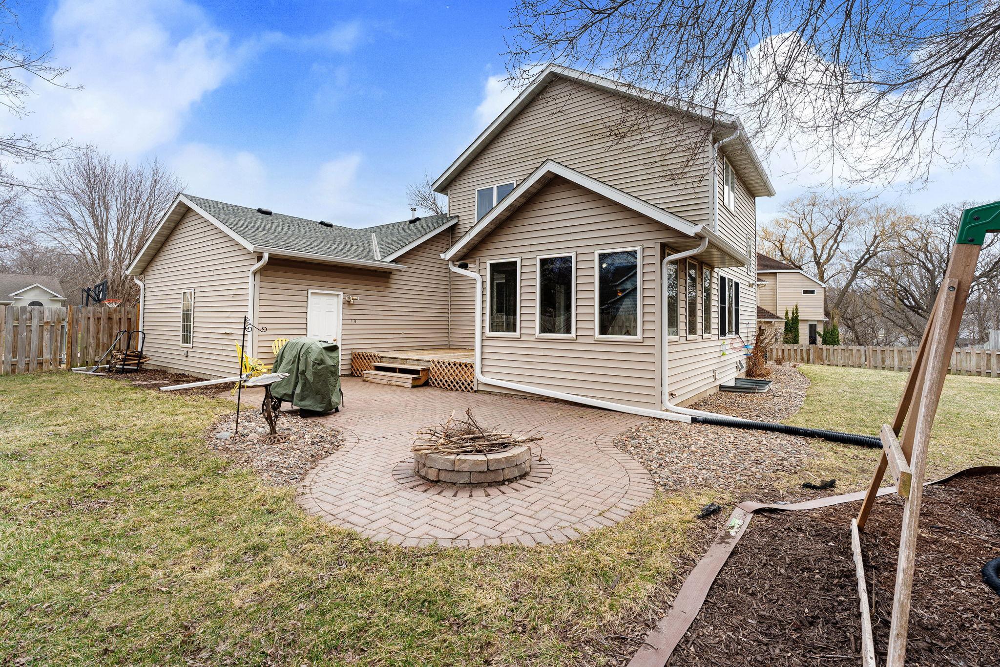 2050 Willow Ridge Place NE