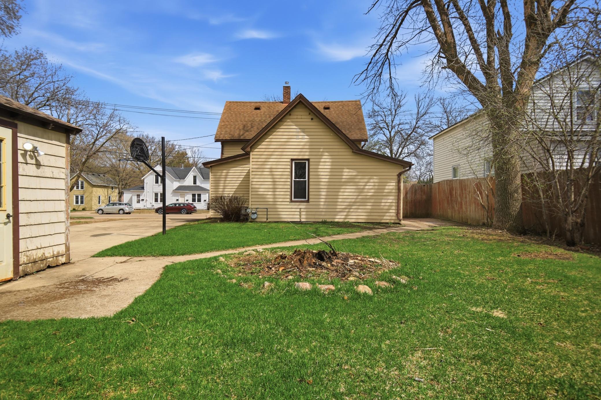 914 N Elm Avenue