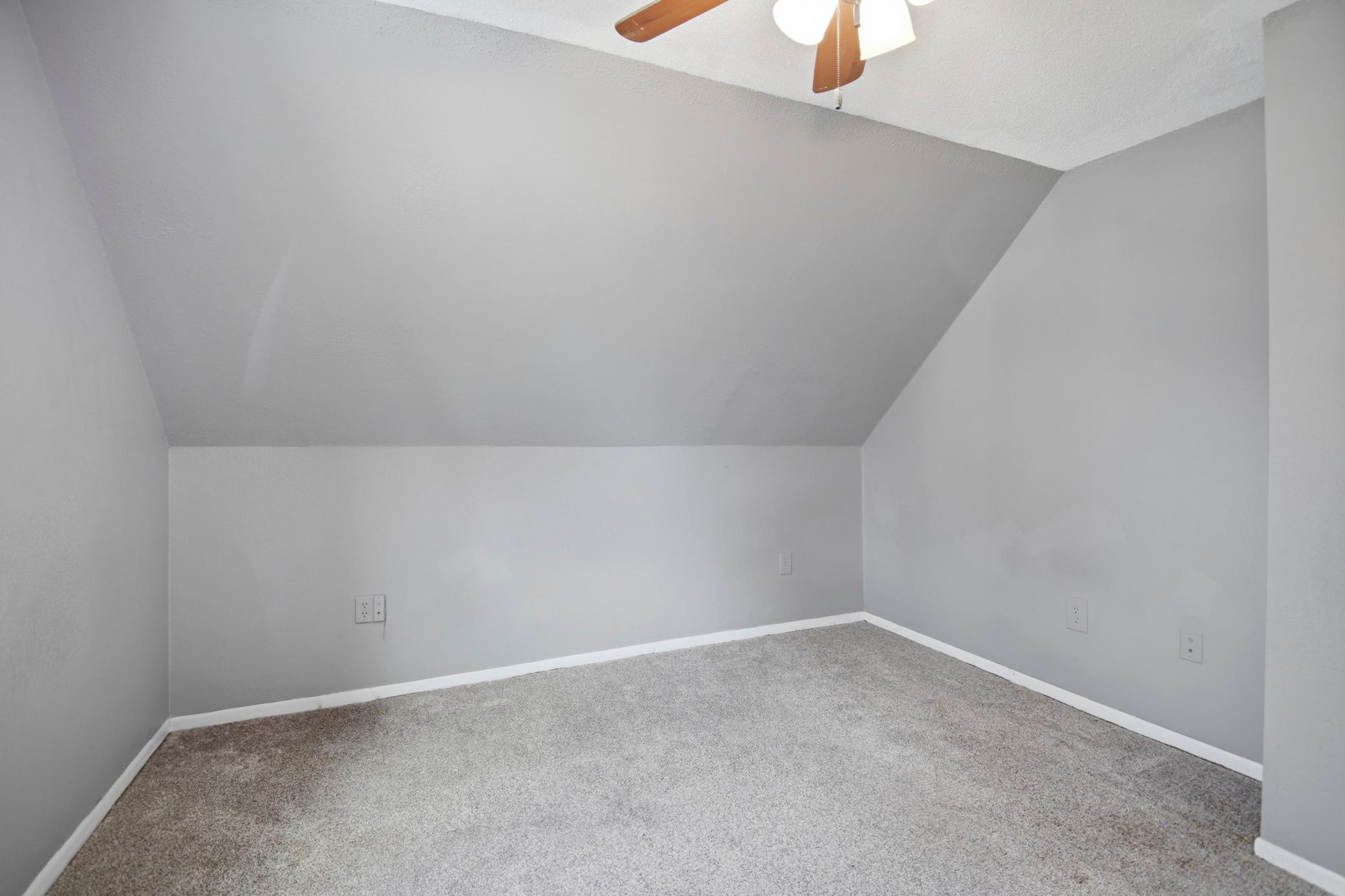 914 N Elm Avenue