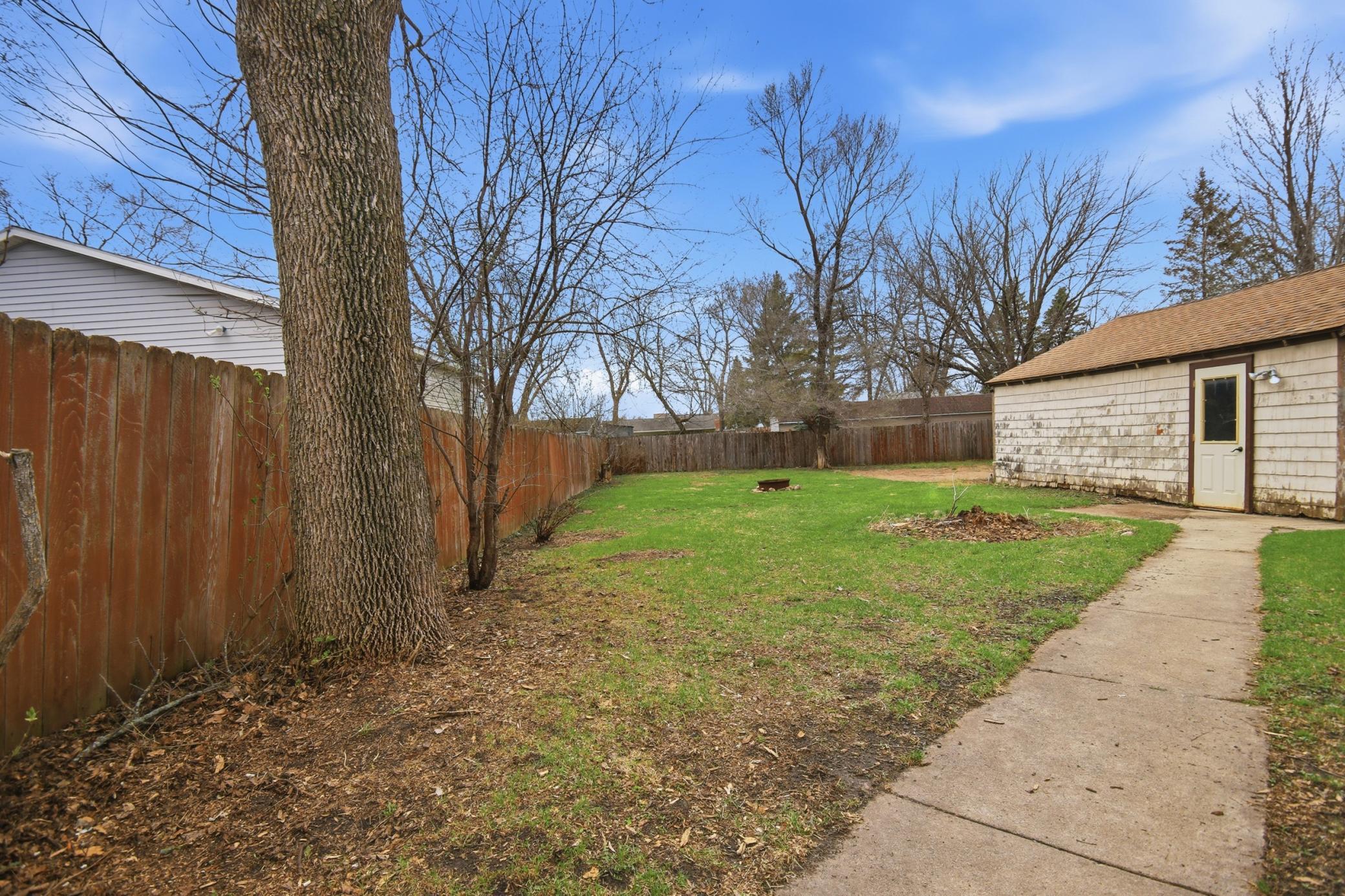 914 N Elm Avenue