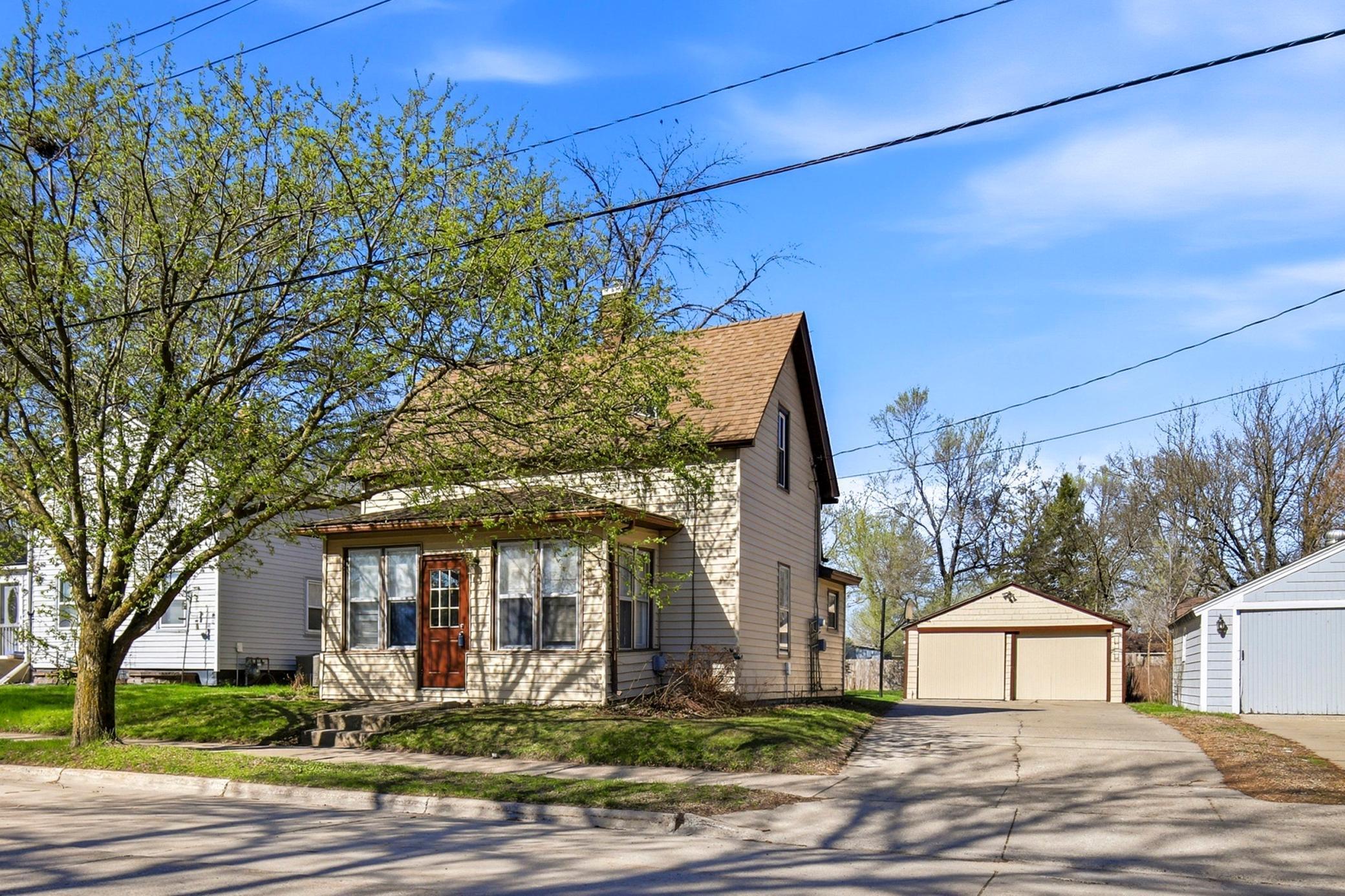 914 N Elm Avenue
