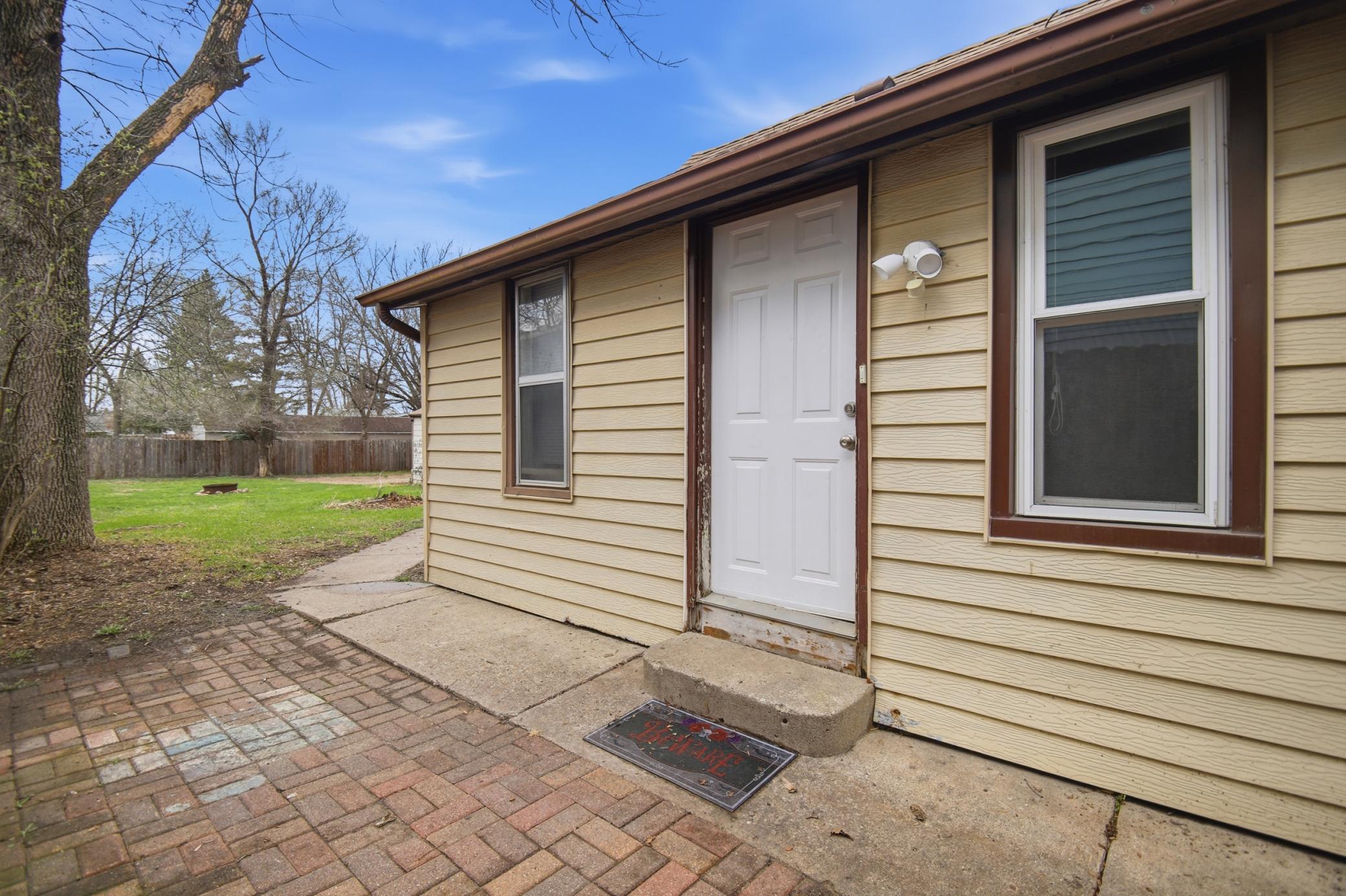 914 N Elm Avenue
