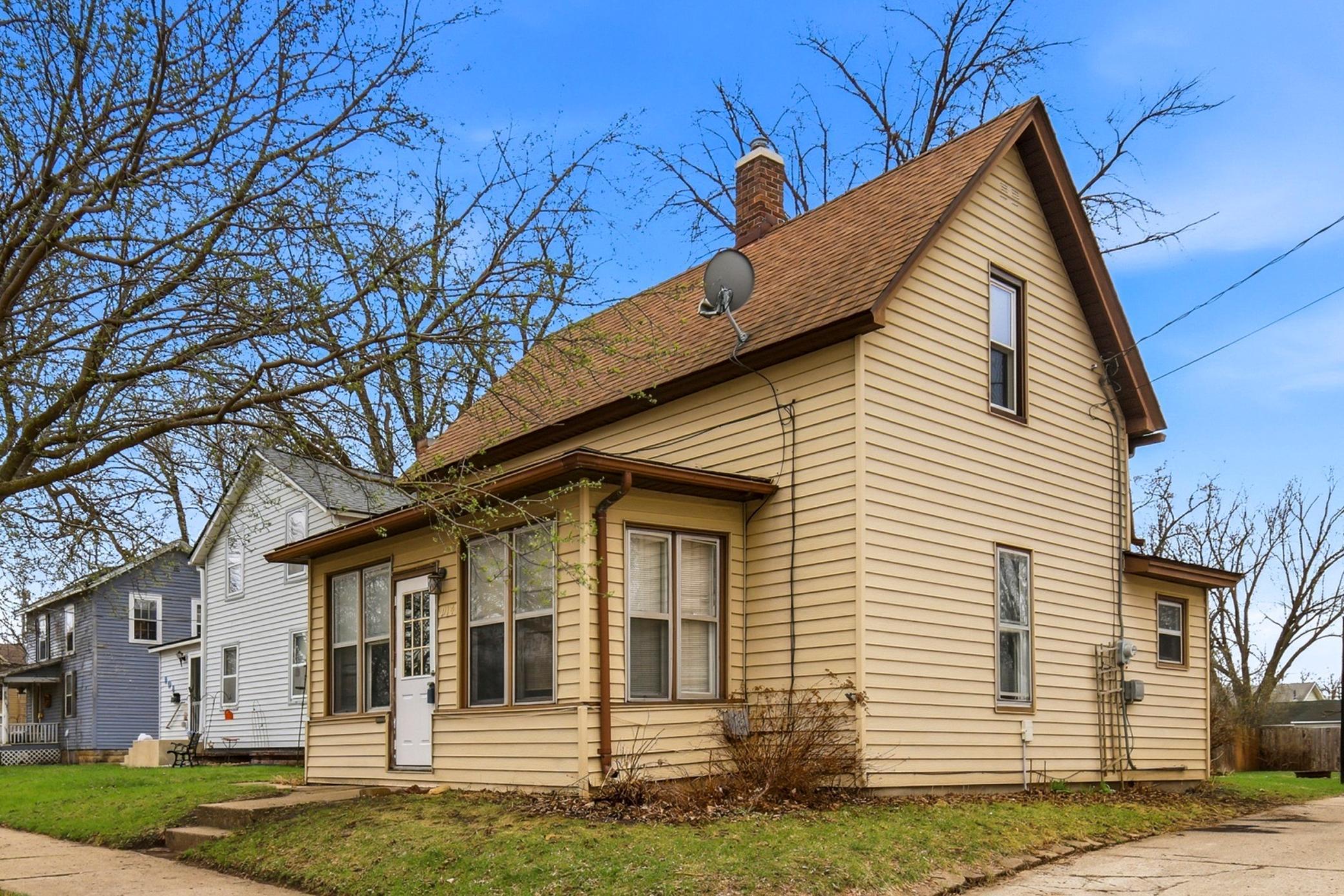 914 N Elm Avenue