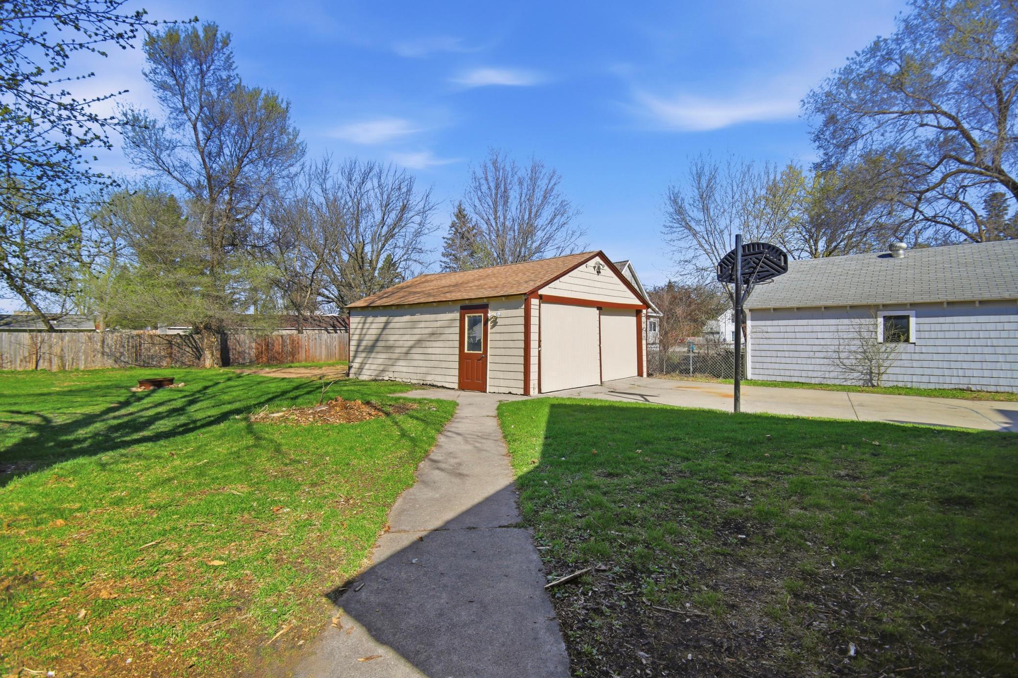 914 N Elm Avenue