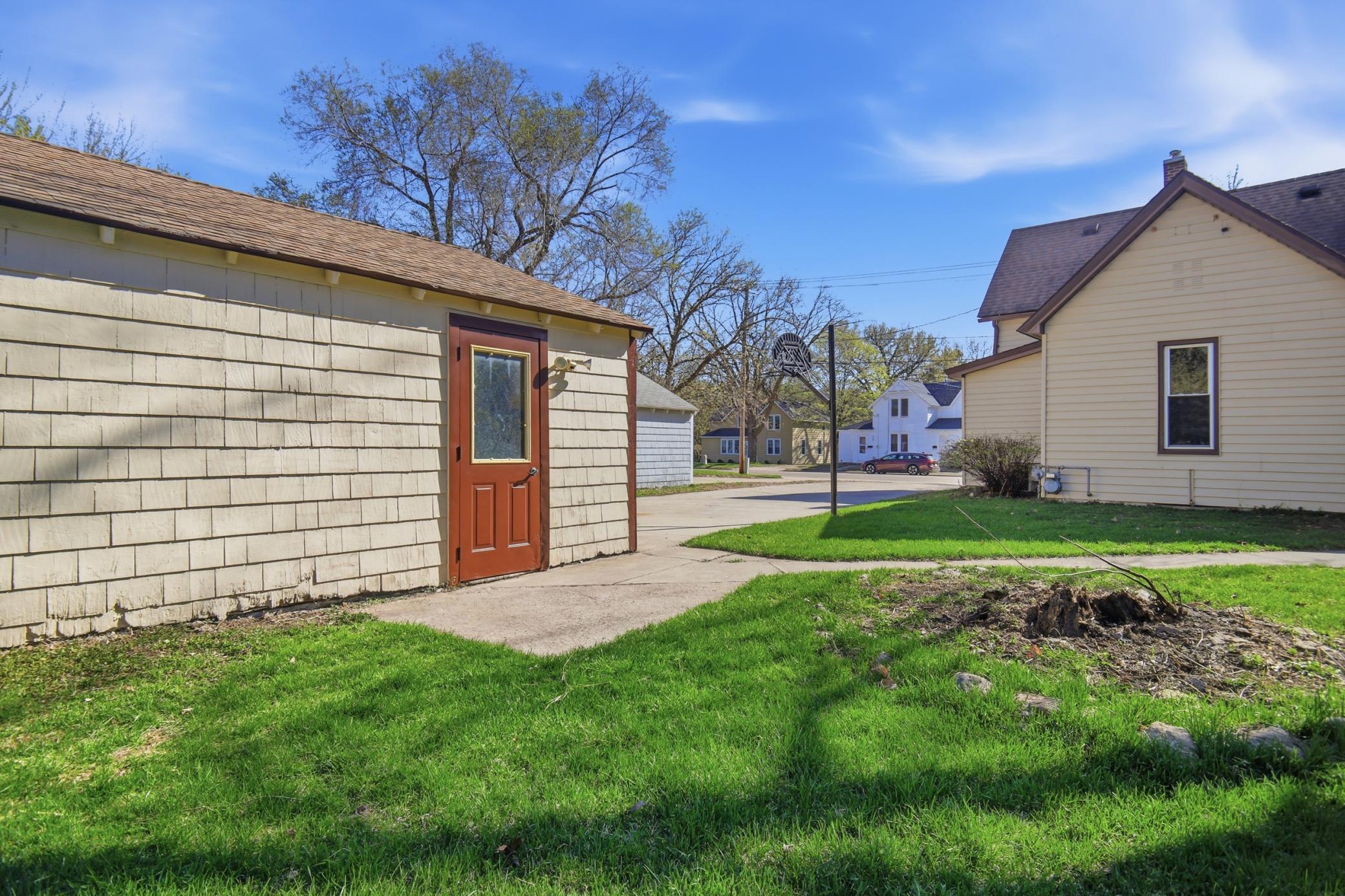 914 N Elm Avenue