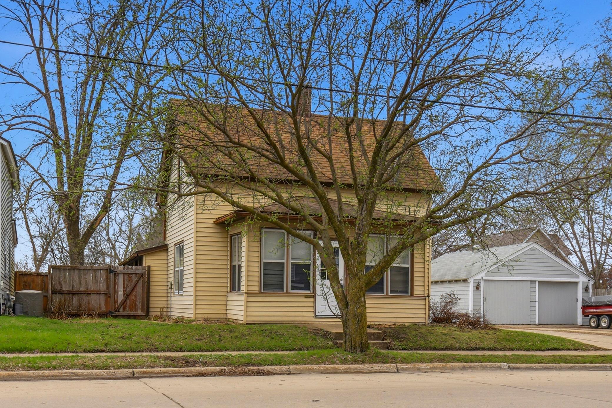 914 N Elm Avenue
