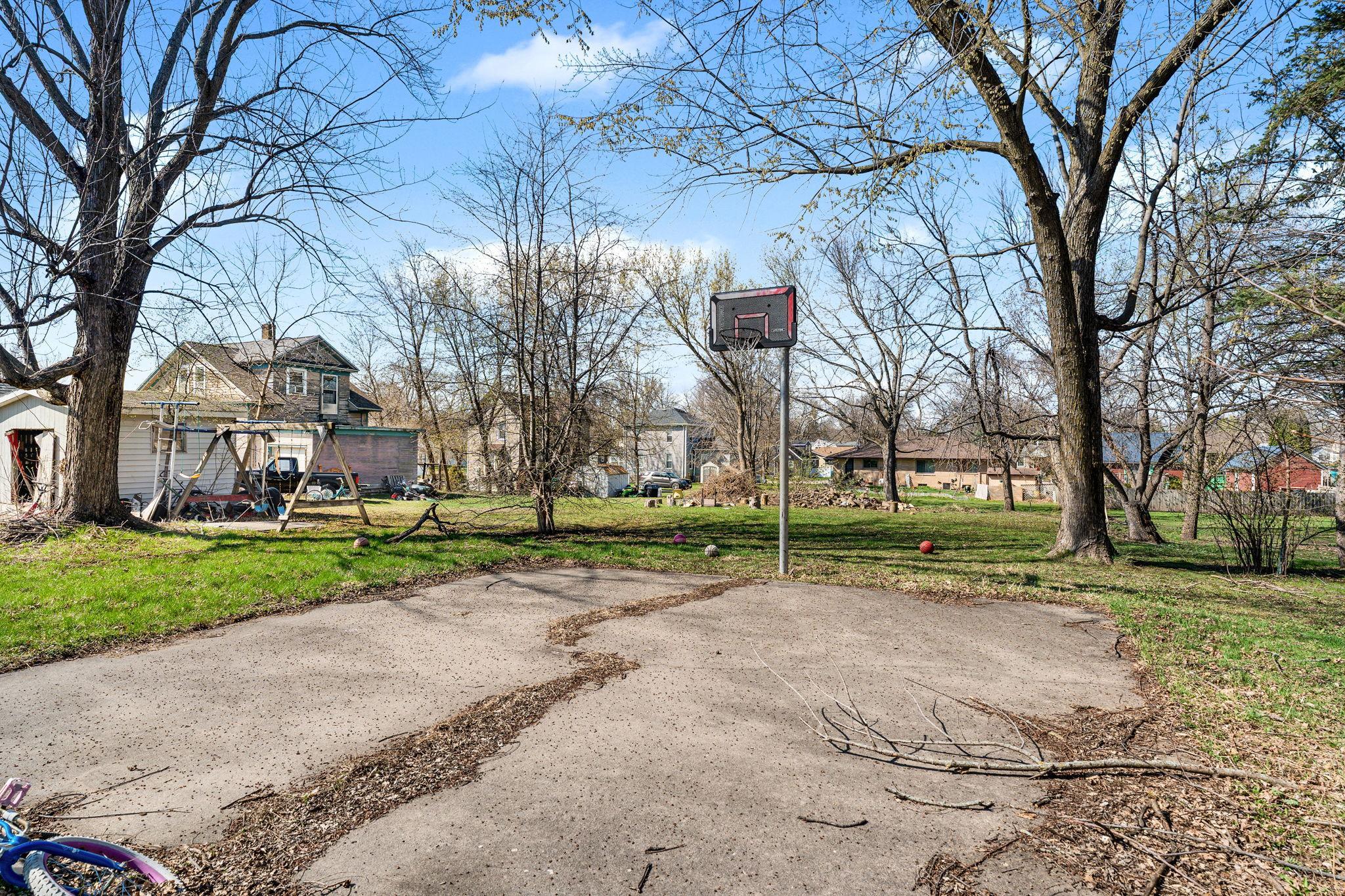 114 6th Avenue NW
