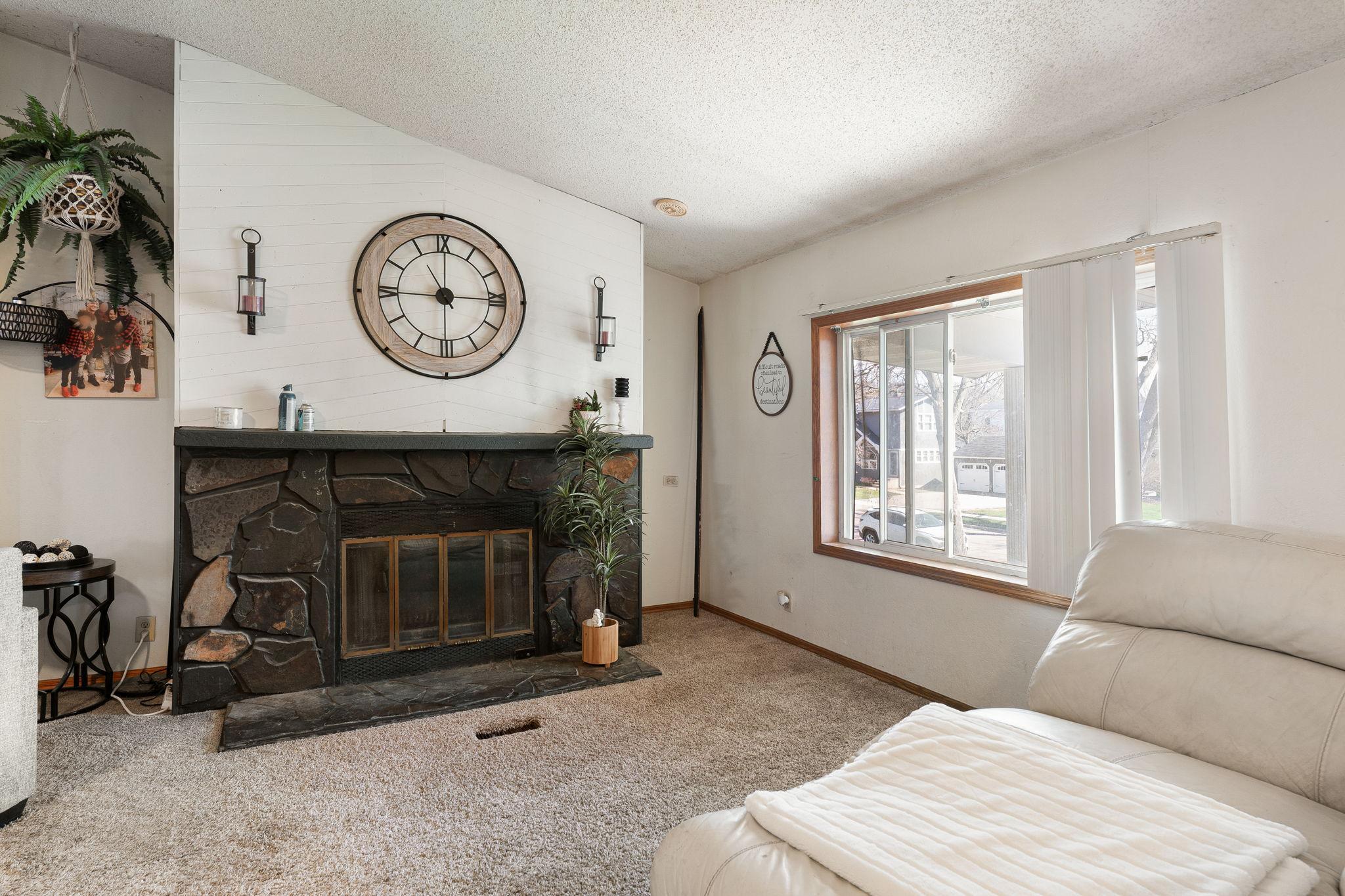 114 6th Avenue NW