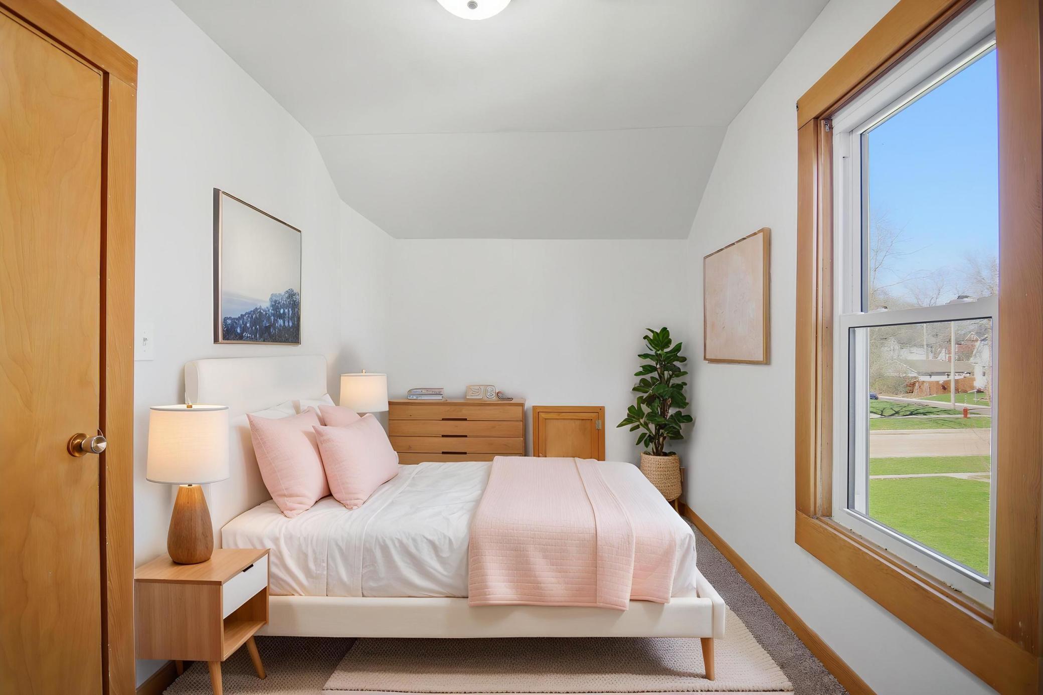 533 E Broadway Street