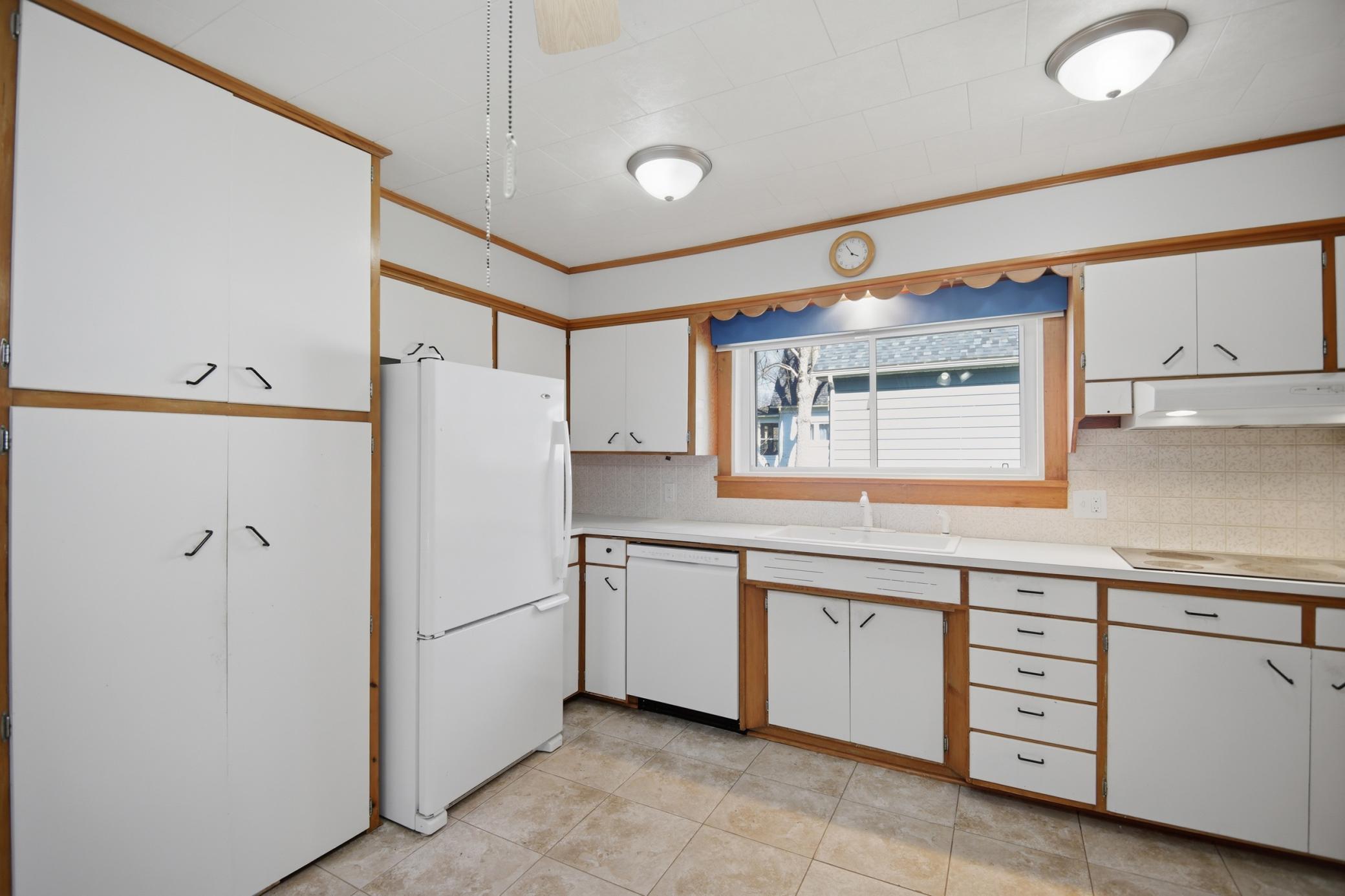 533 E Broadway Street