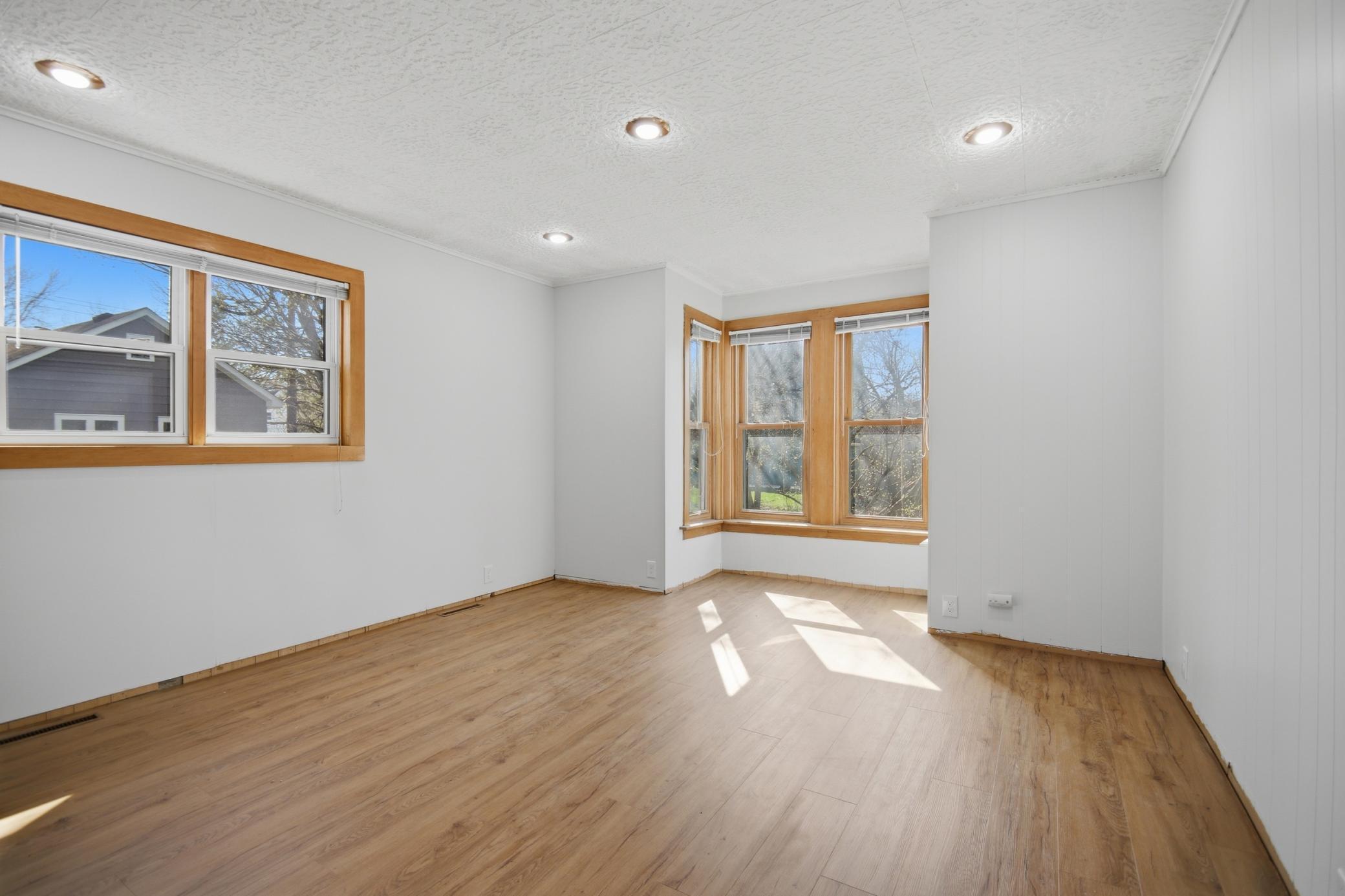 533 E Broadway Street