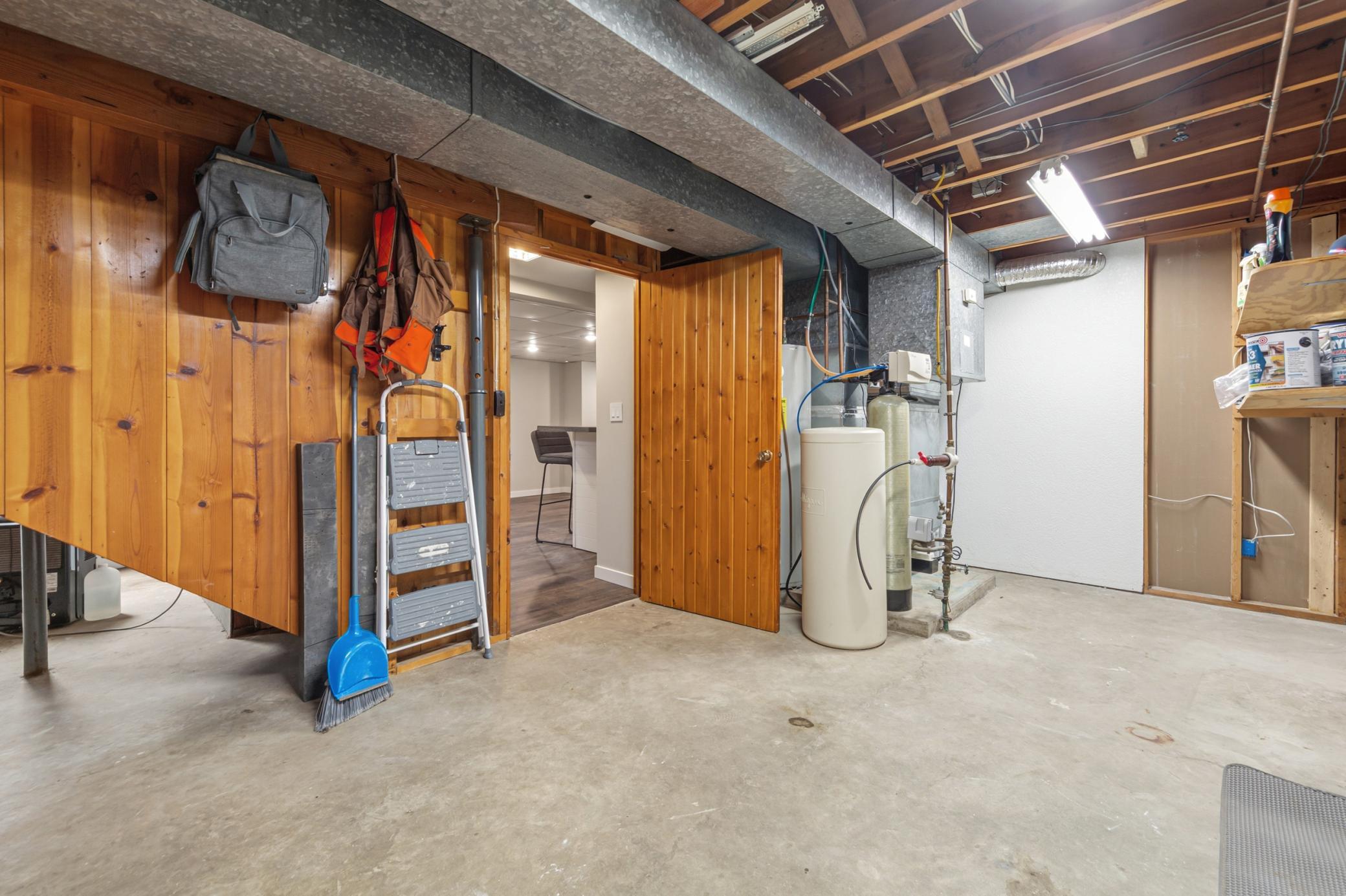305 9th Avenue SE