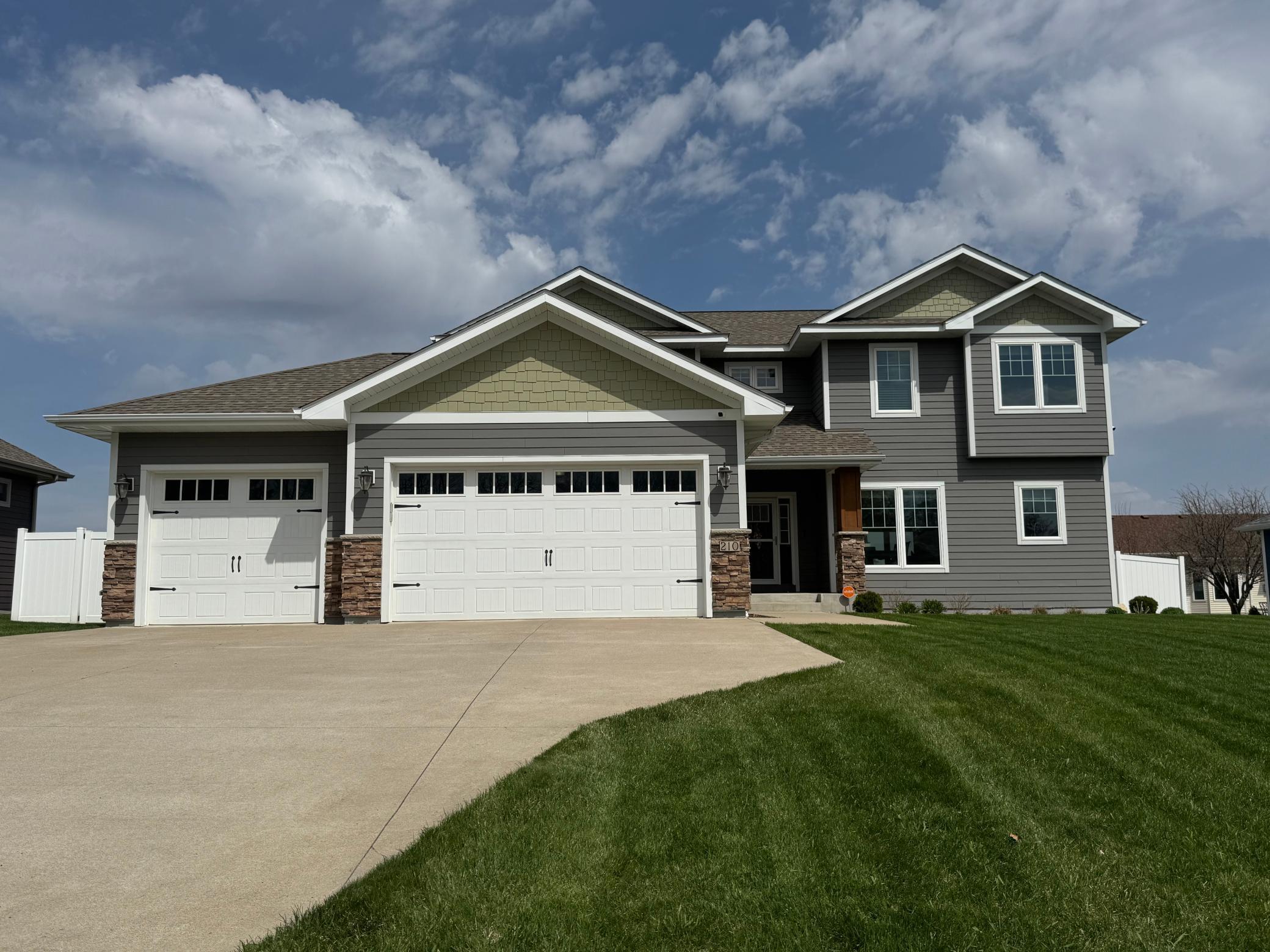 210 Hickory Lane NE