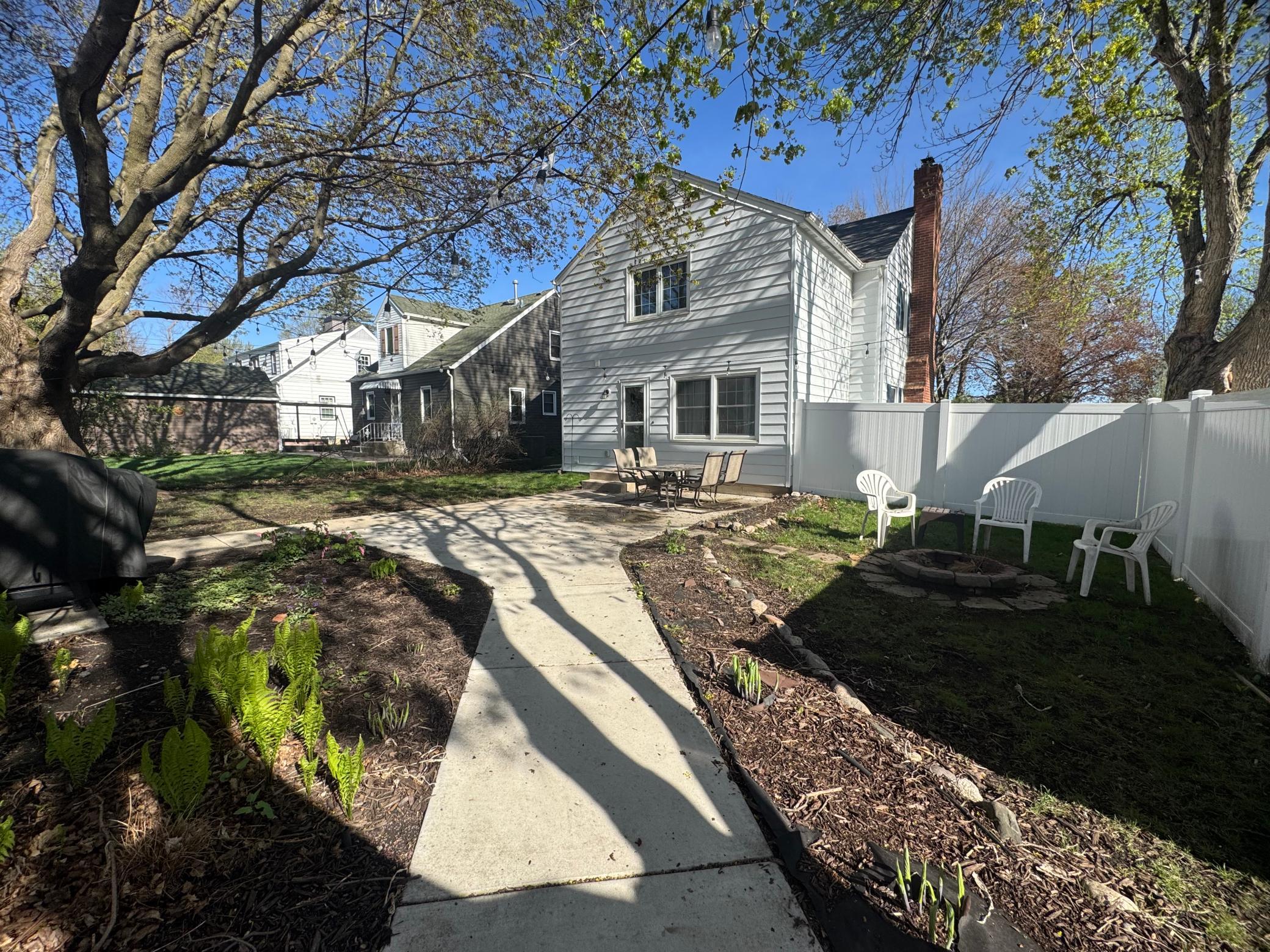 571 E Academy Street