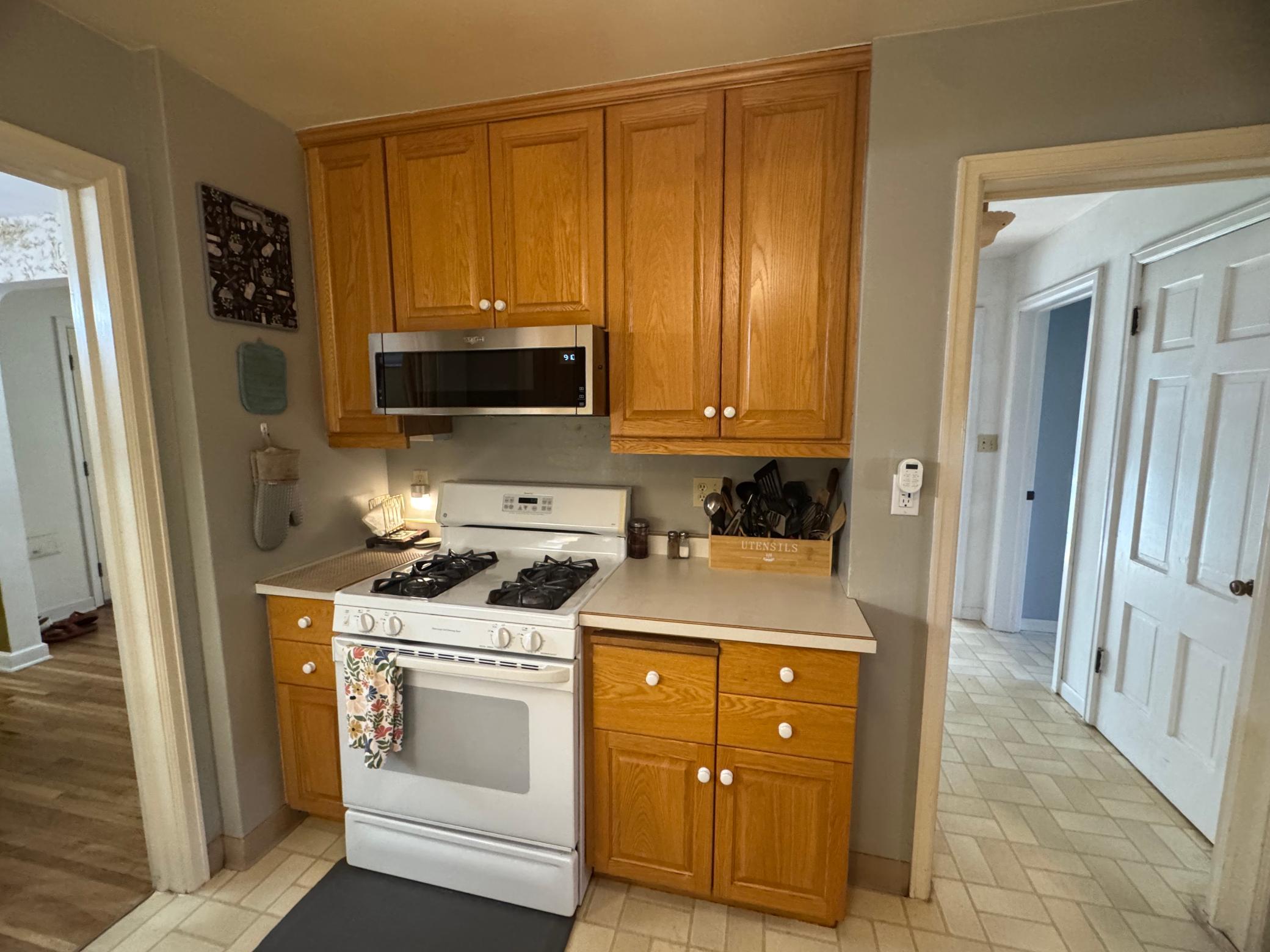 571 E Academy Street