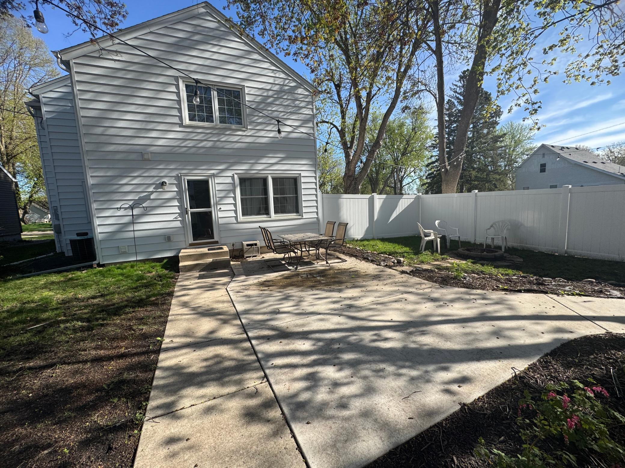 571 E Academy Street