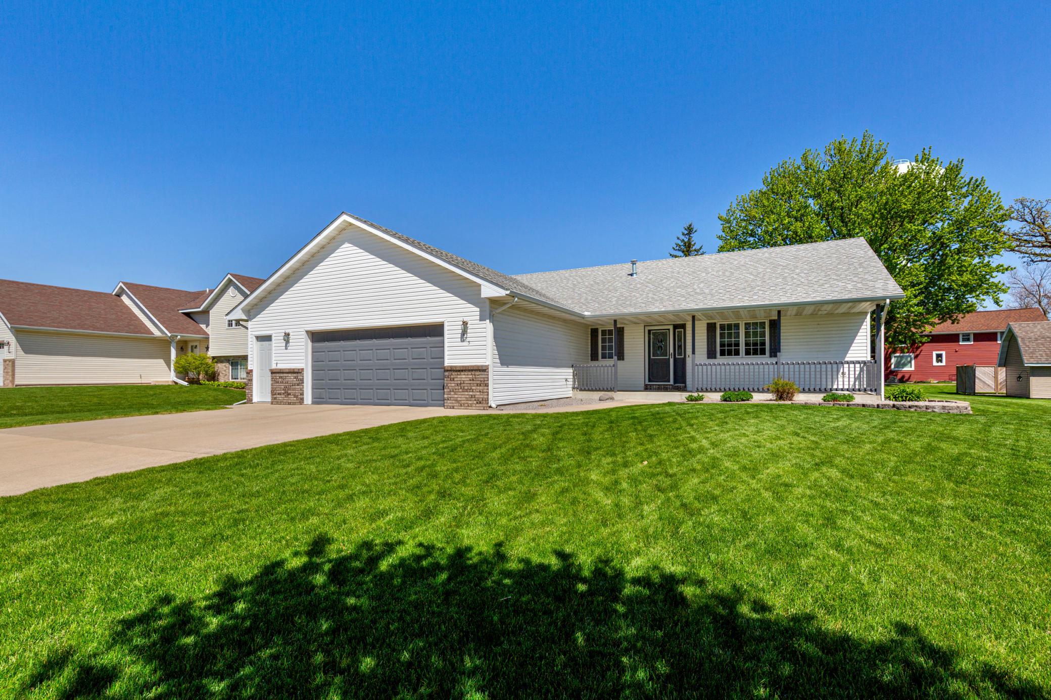 425 Hazeltine Place NE