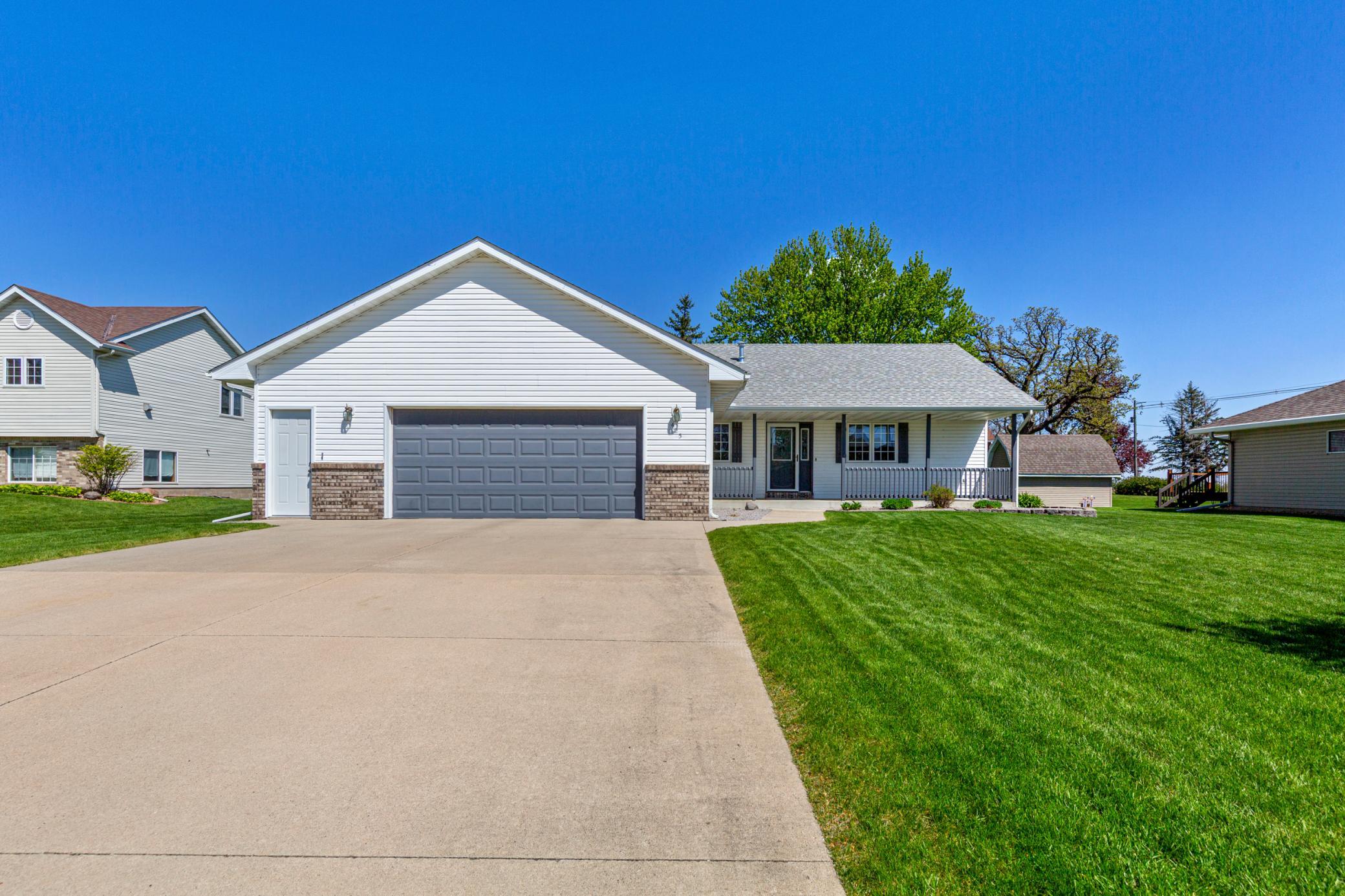 425 Hazeltine Place NE
