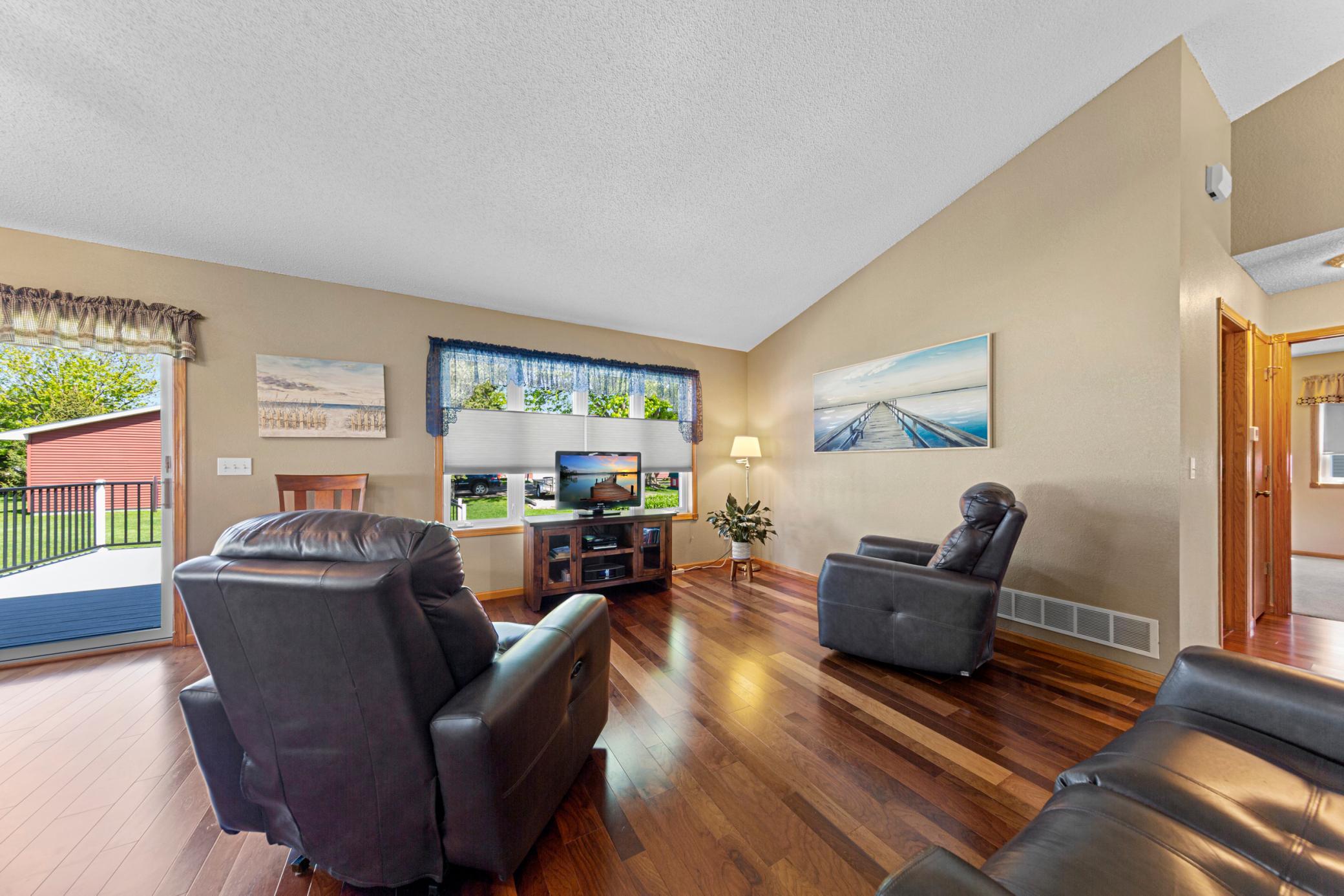 425 Hazeltine Place NE