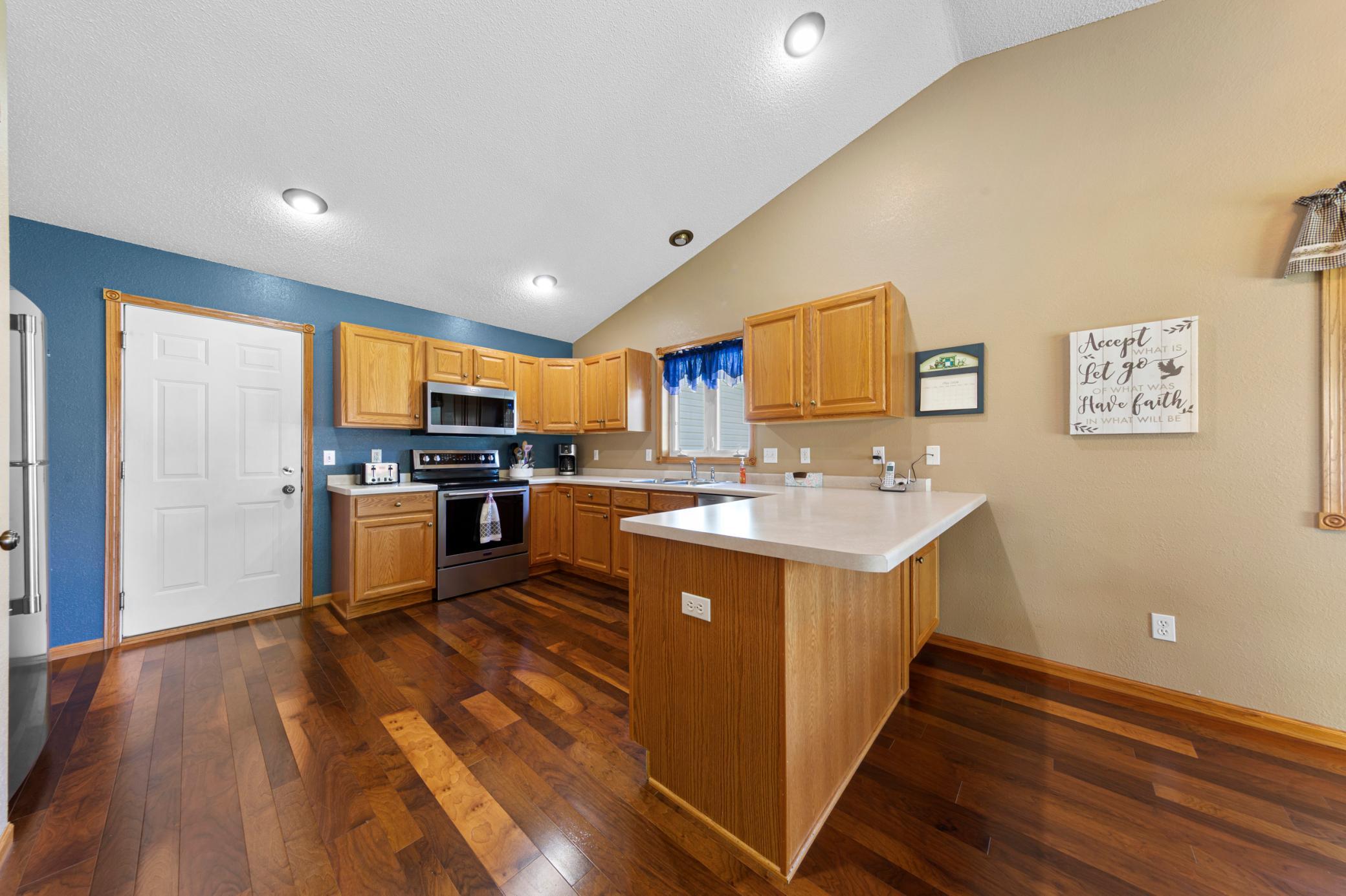 425 Hazeltine Place NE