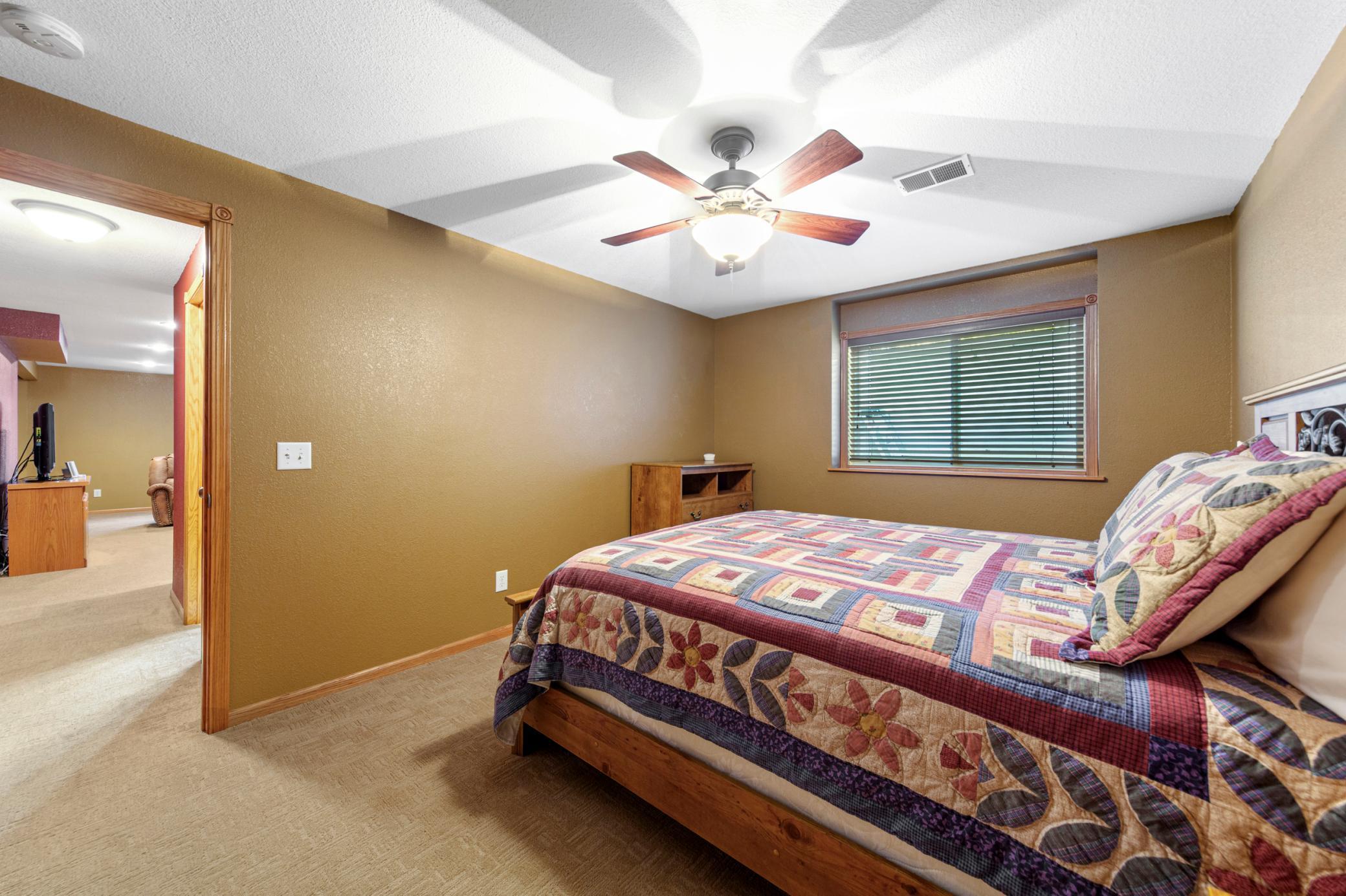 425 Hazeltine Place NE