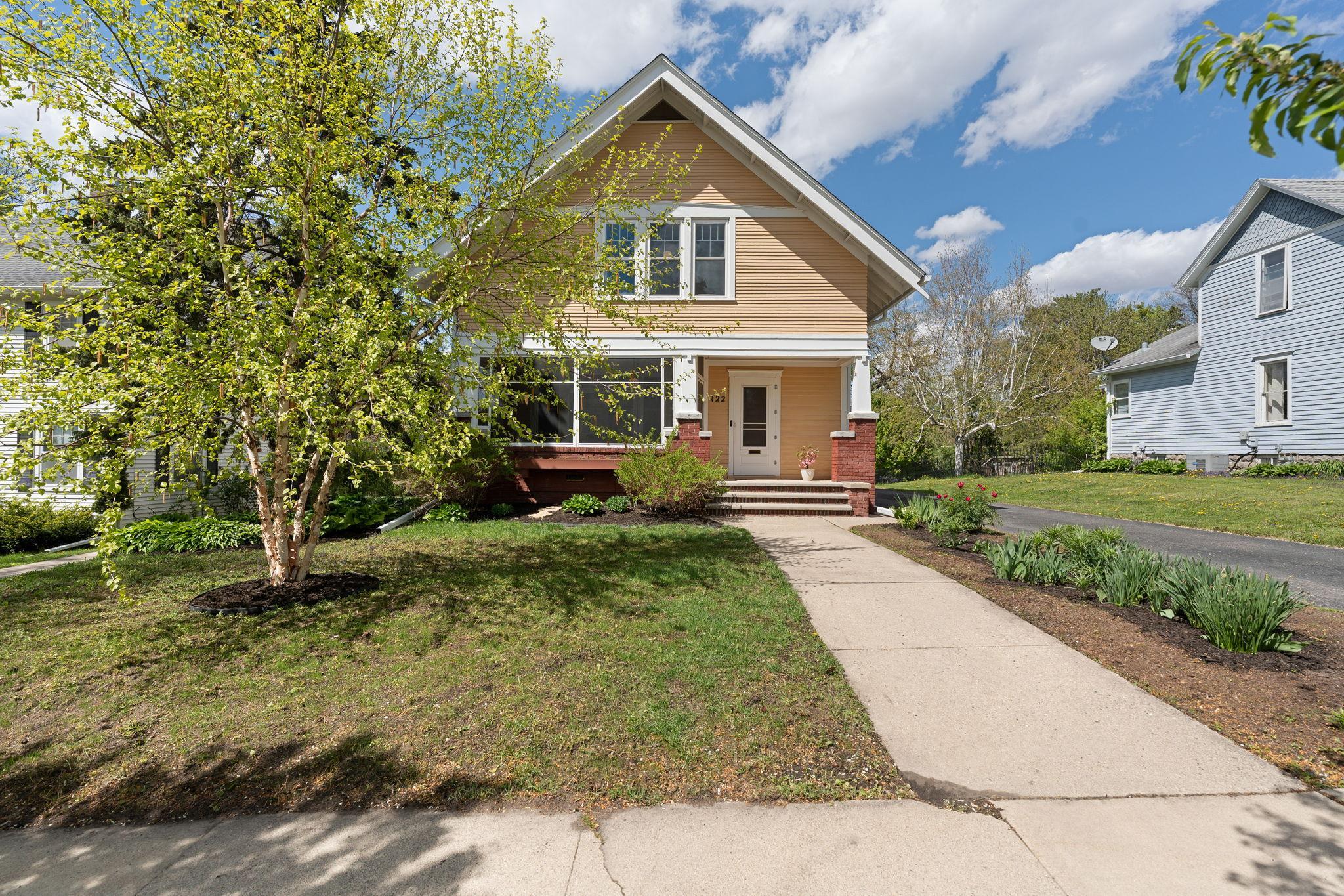 122 E University Street