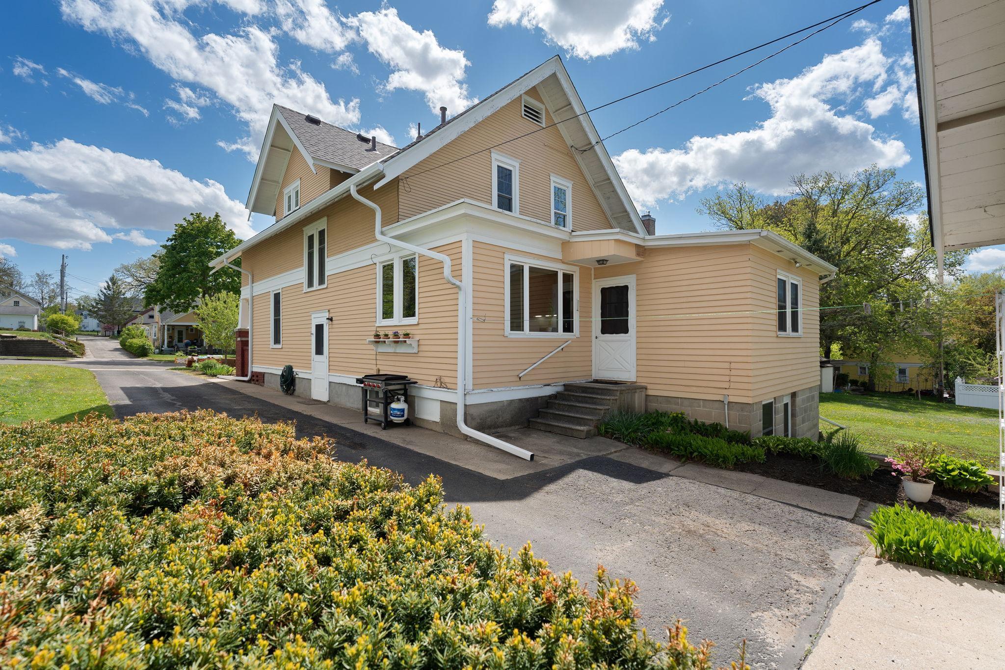 122 E University Street