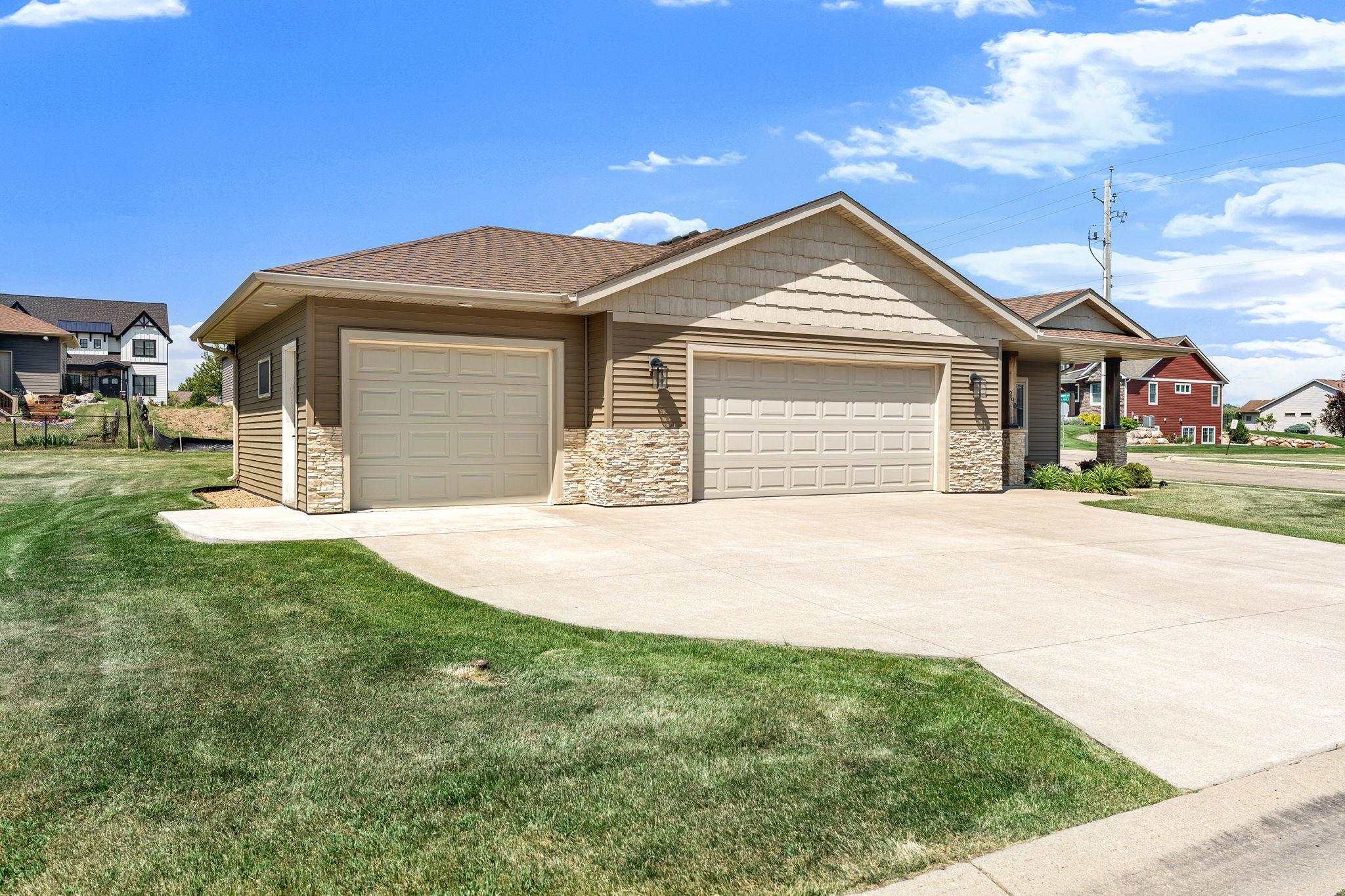 290 Acorn Place NE