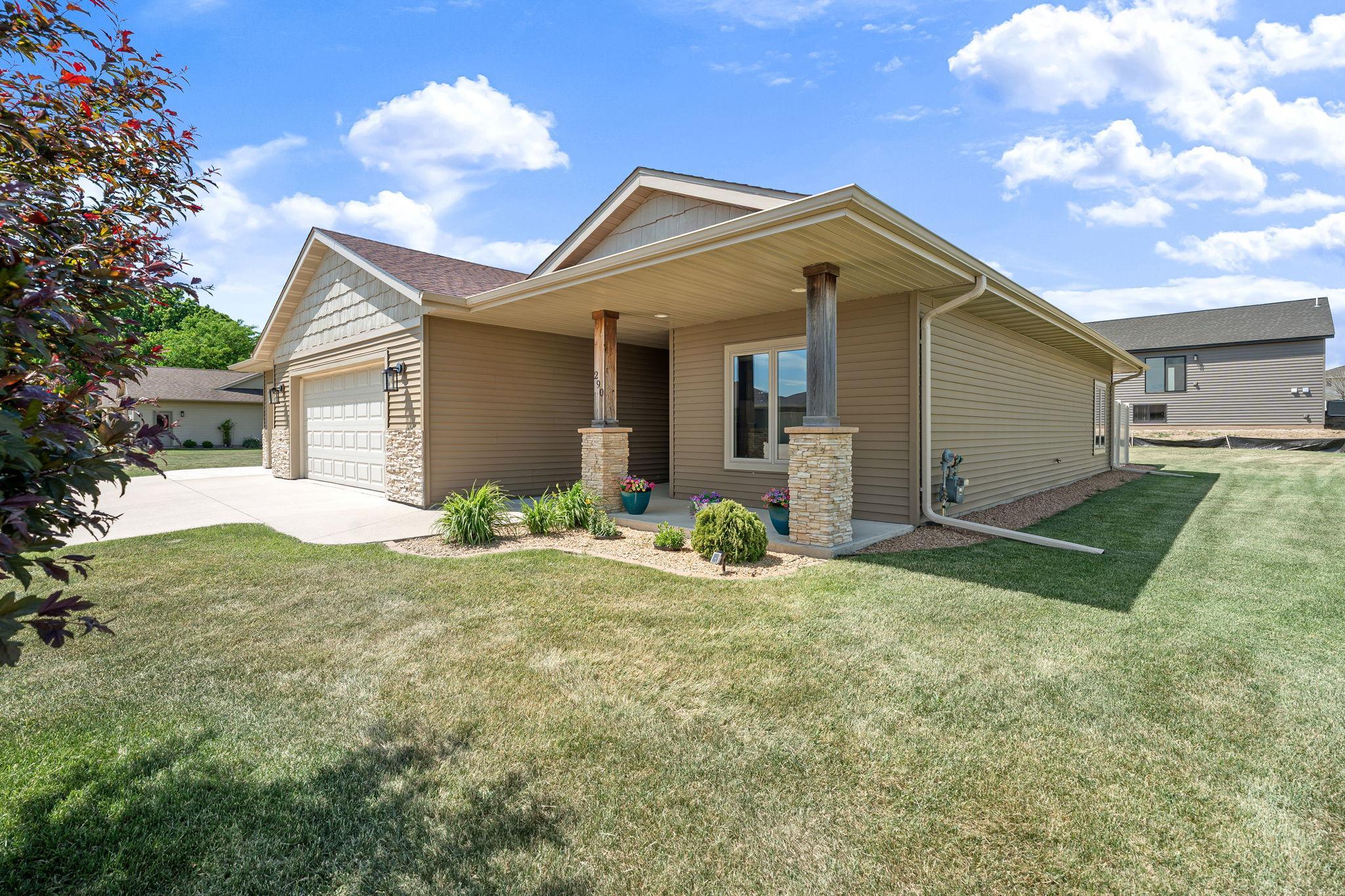 290 Acorn Place NE