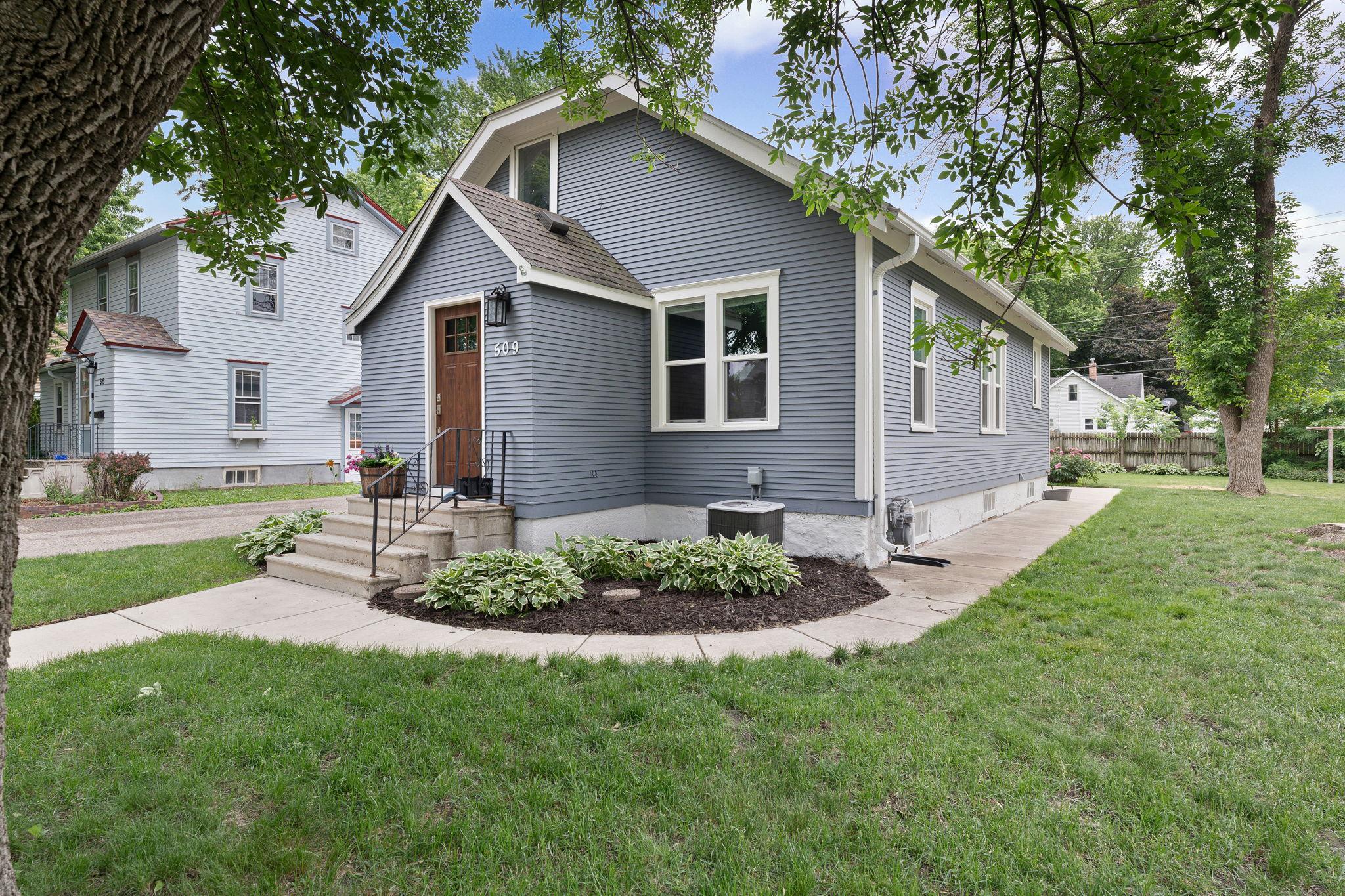 509 E Academy Street