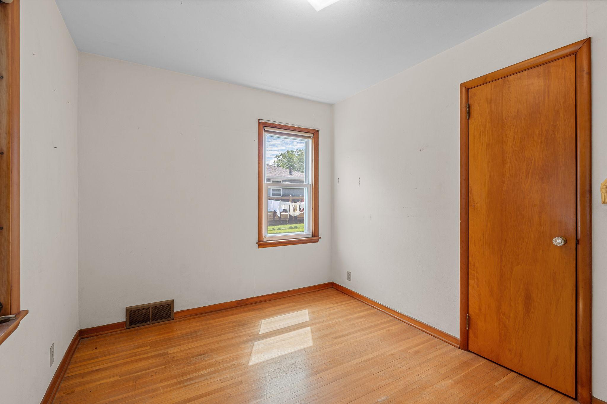 227 5th Avenue NE
