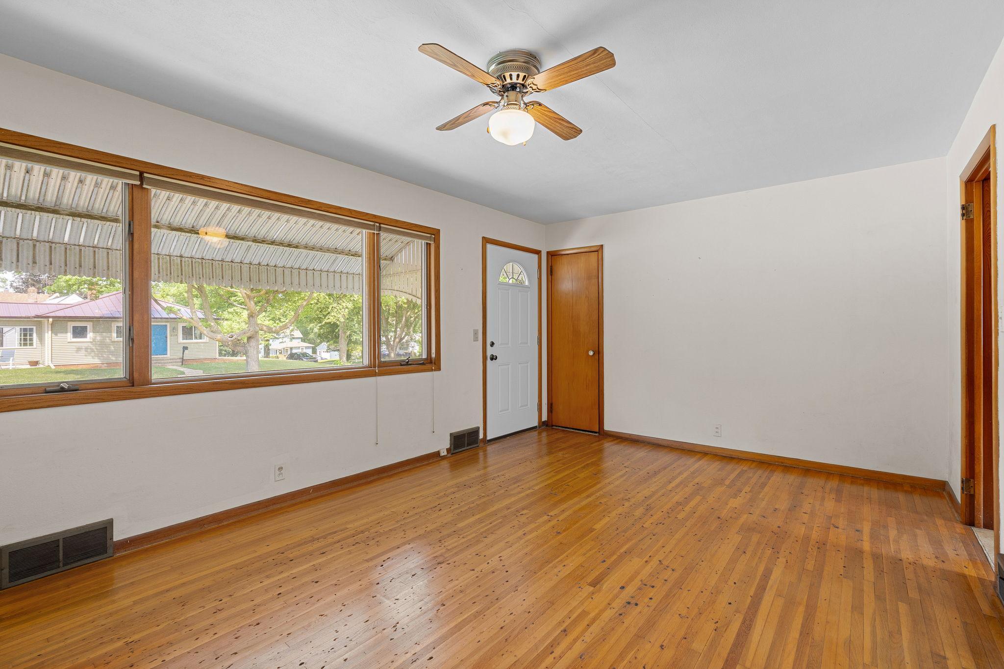 227 5th Avenue NE